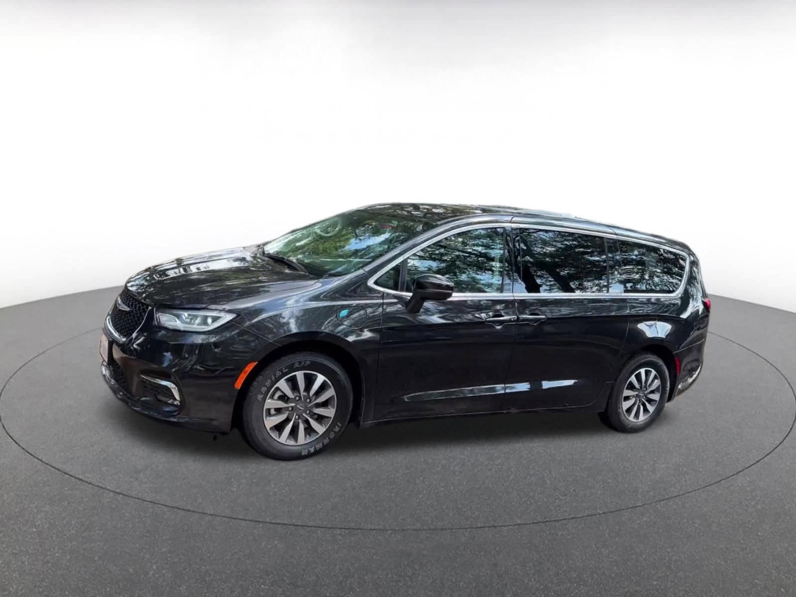 Thumbnail: 2023 Chrysler Pacifica - 8