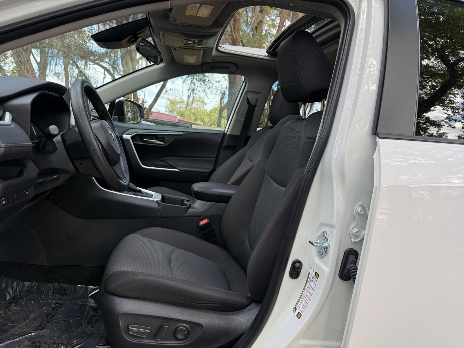 Thumbnail: 2025 Toyota RAV4 - 33