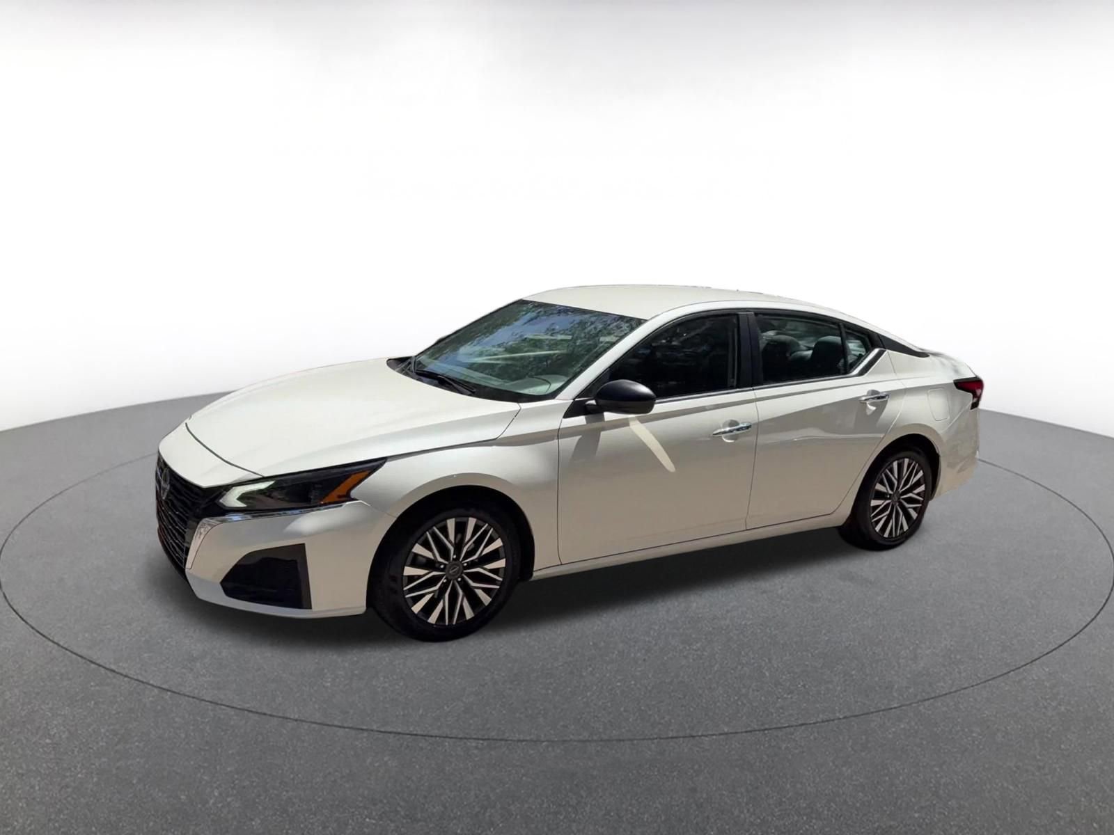 Thumbnail: 2025 Nissan Altima - 8