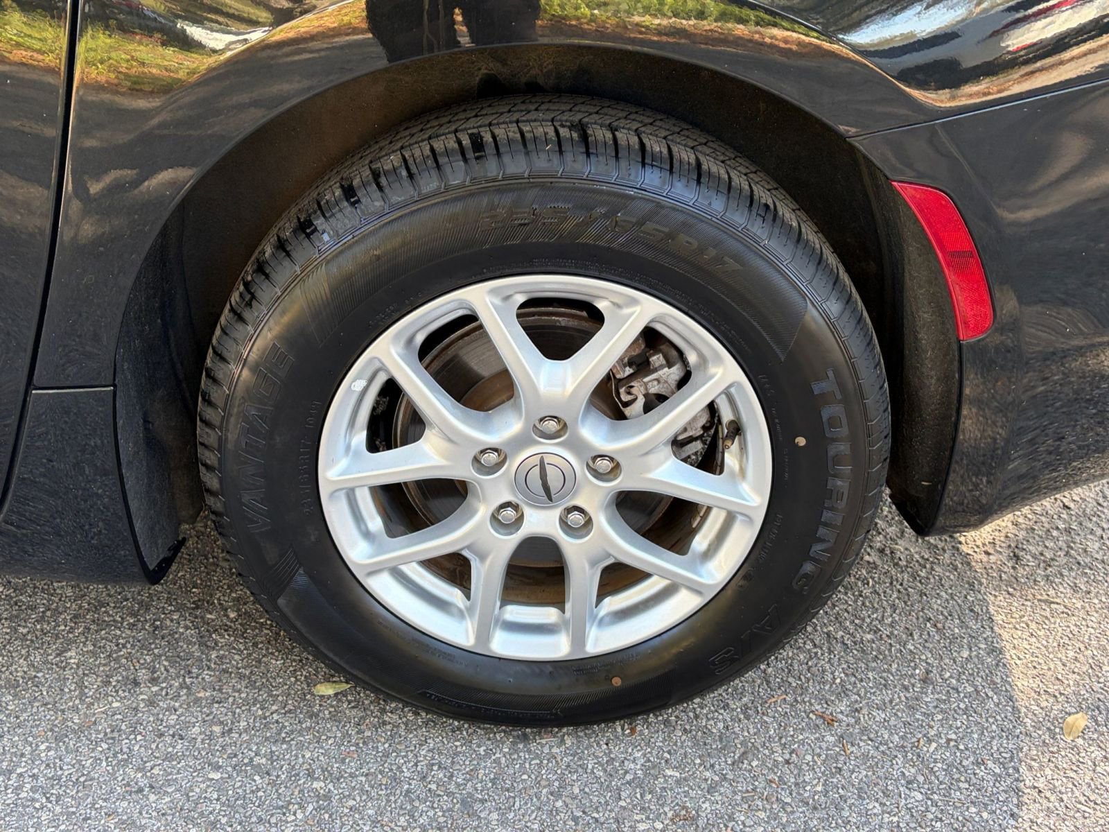 Thumbnail: 2023 Chrysler Voyager - 30