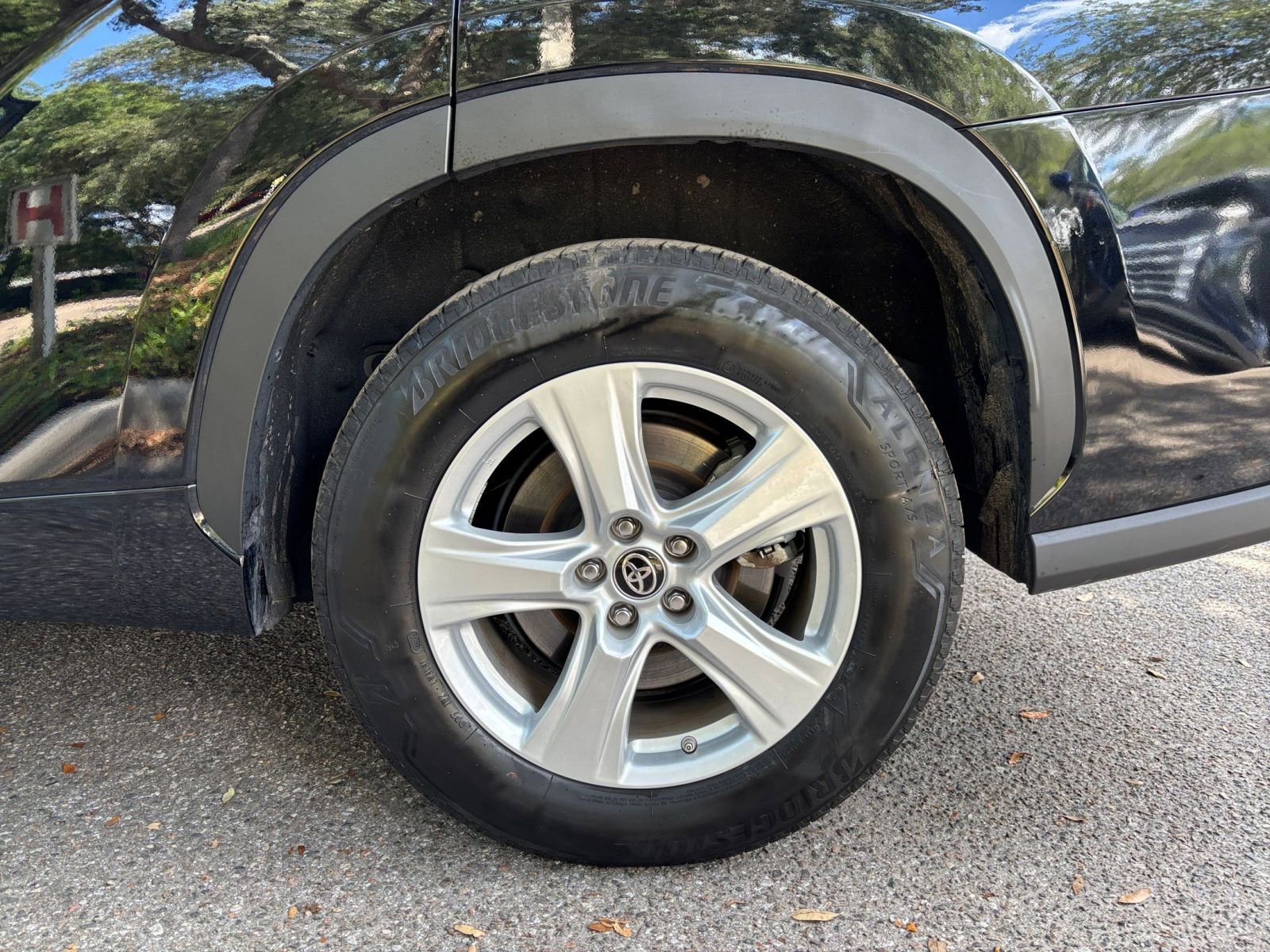 Thumbnail: 2025 Toyota Highlander - 32