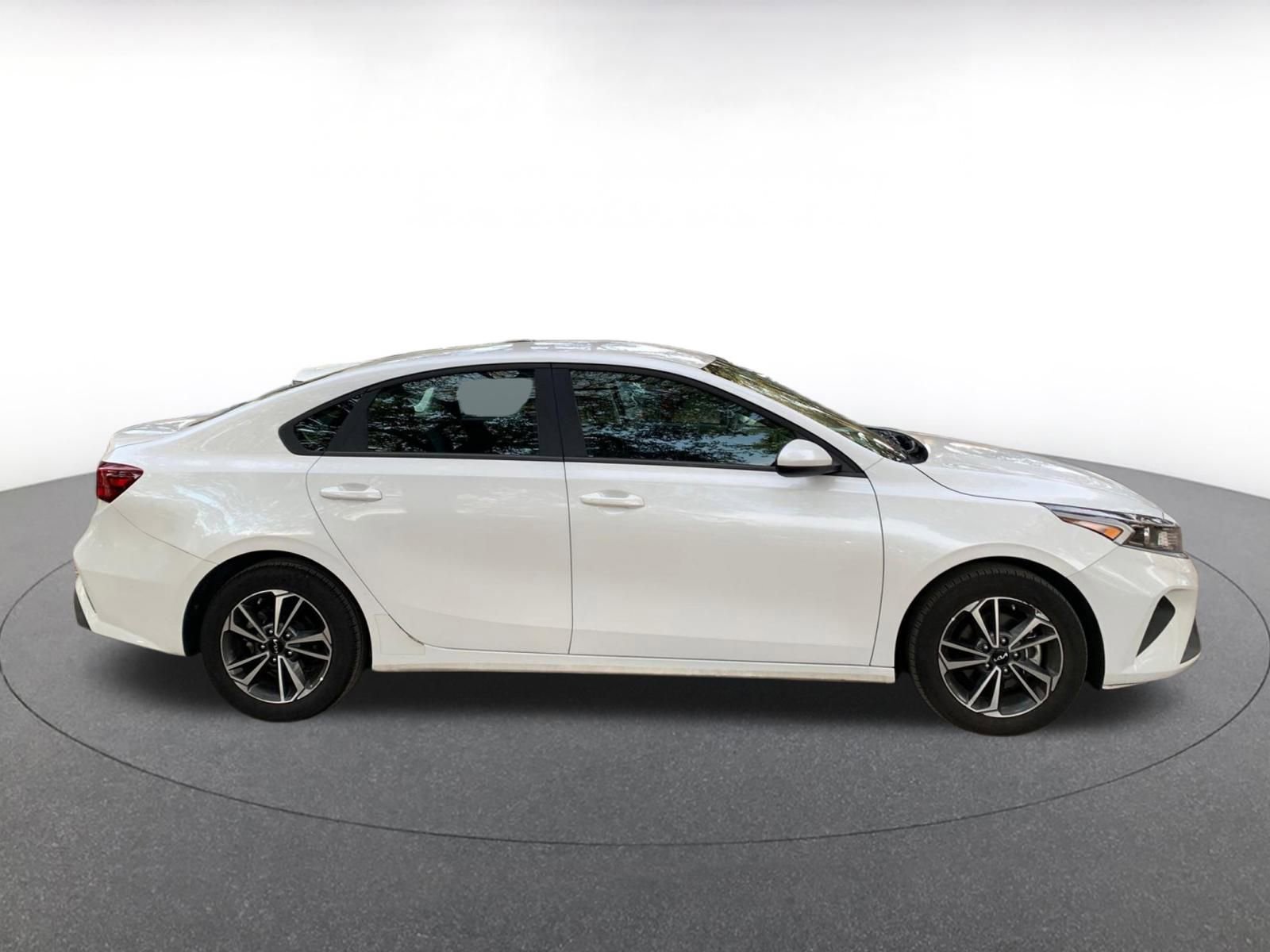 Thumbnail: 2024 Kia Forte - 8