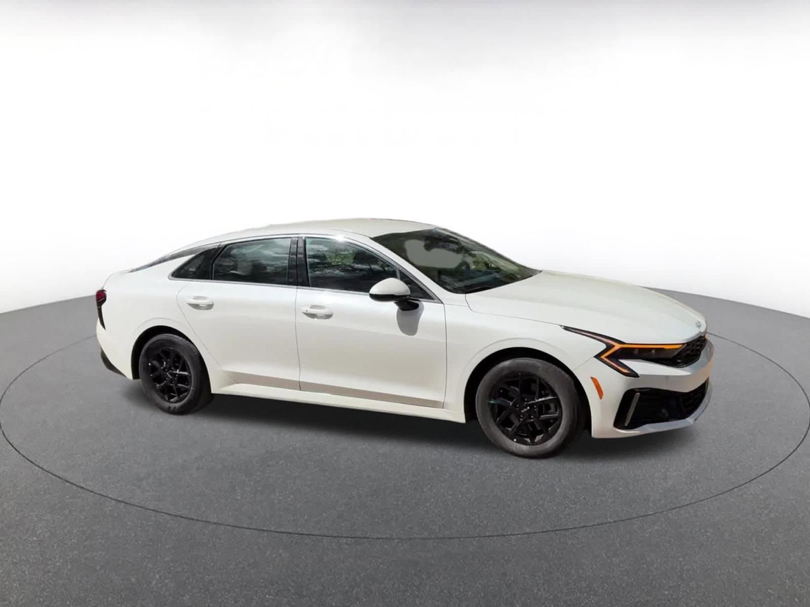 Thumbnail: 2025 Kia K5 - 2