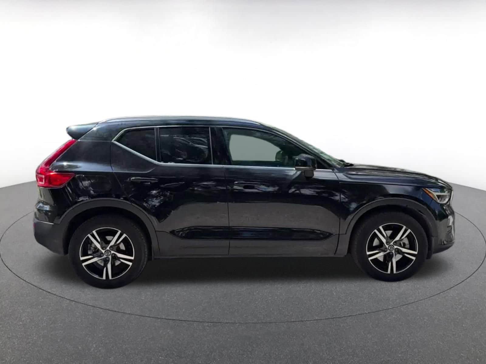 Thumbnail: 2024 Volvo XC40 - 16