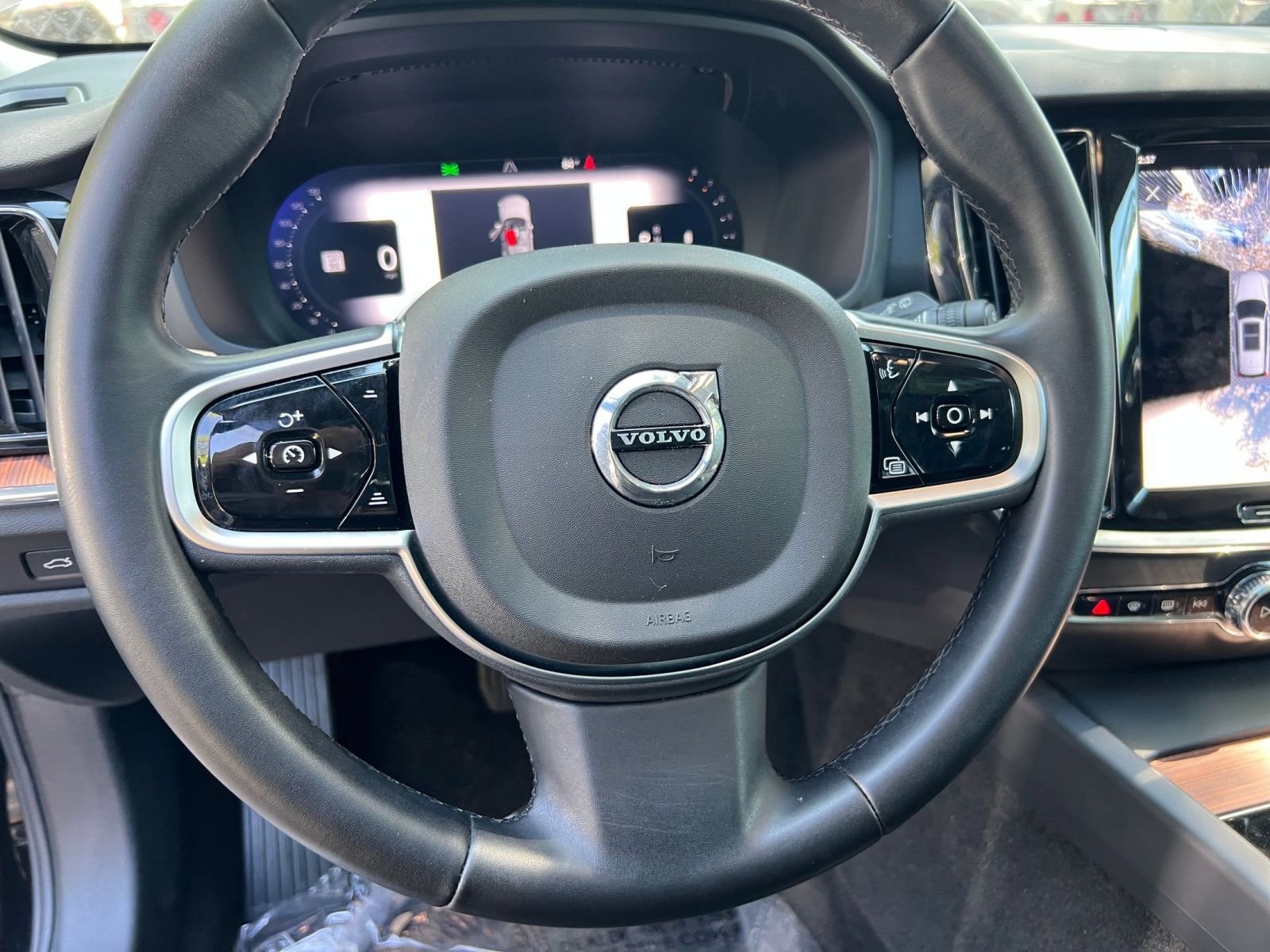 Thumbnail: 2025 Volvo S60 - 28