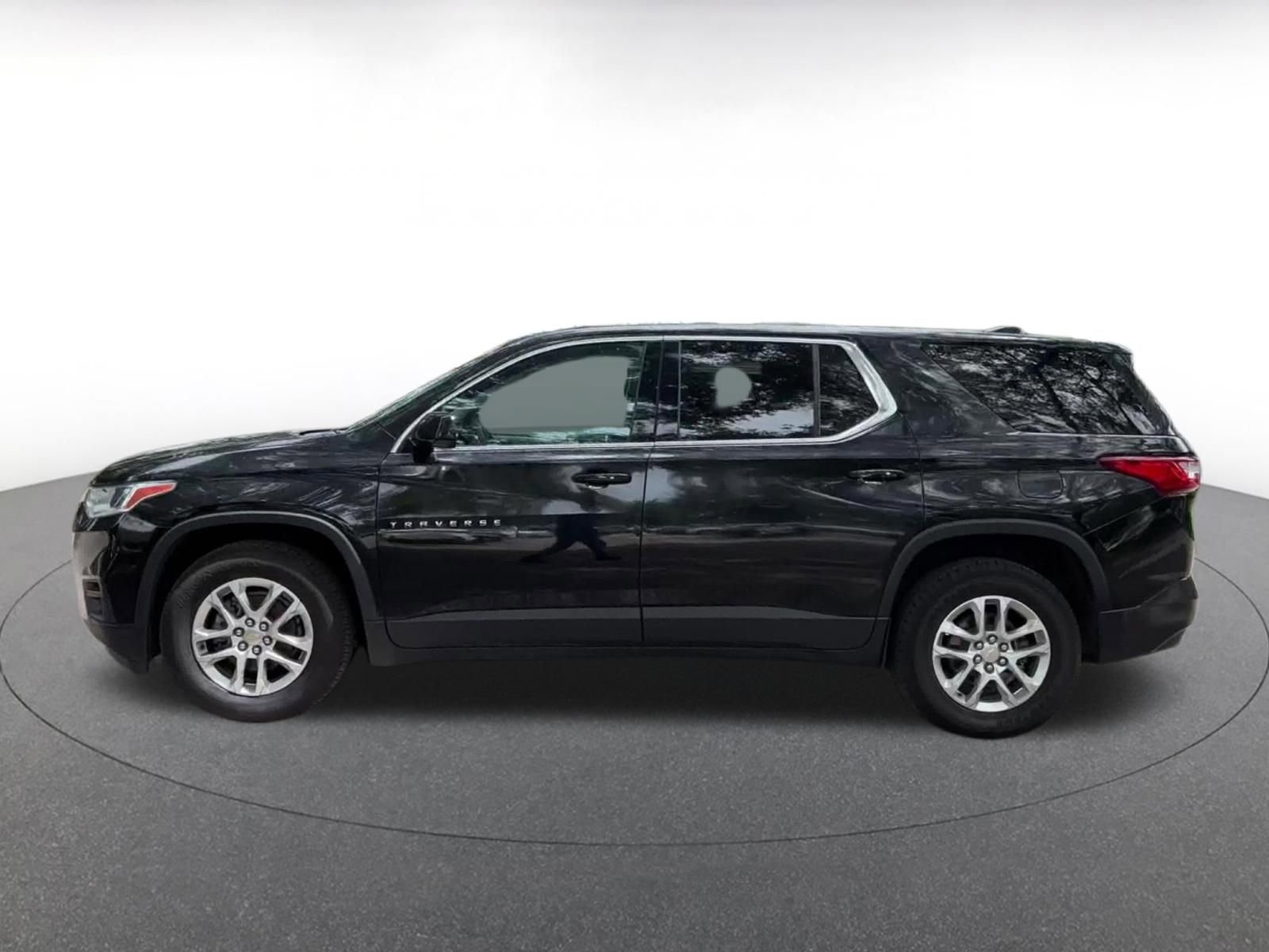 Thumbnail: 2021 Chevrolet Traverse - 9