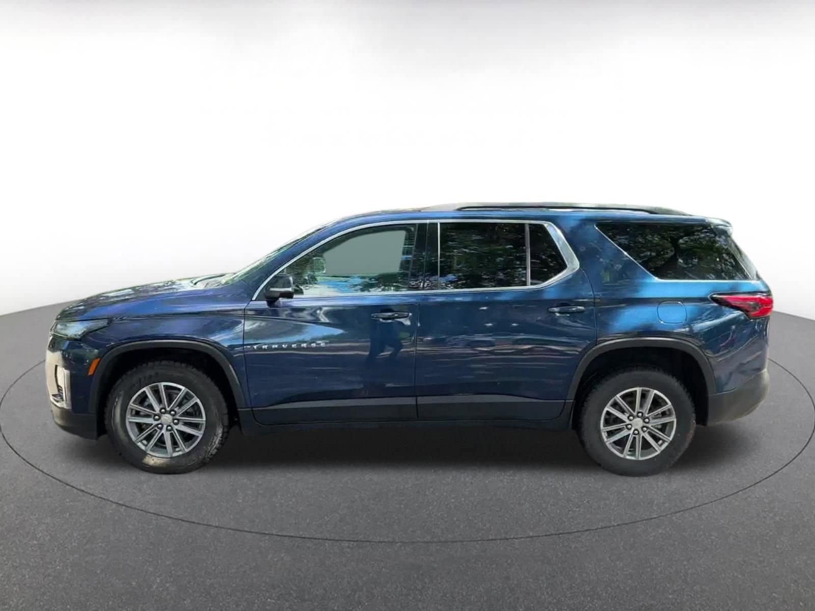 2023 Chevrolet Traverse LT 8