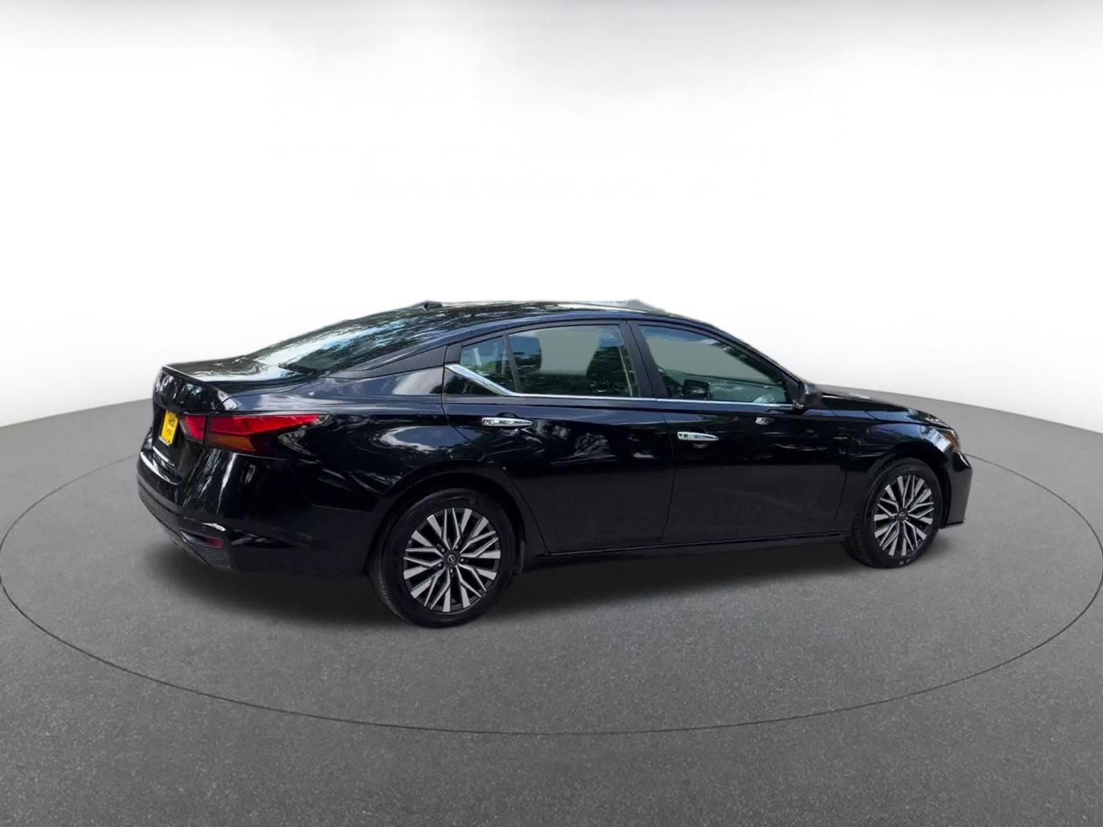 Thumbnail: 2025 Nissan Altima - 21