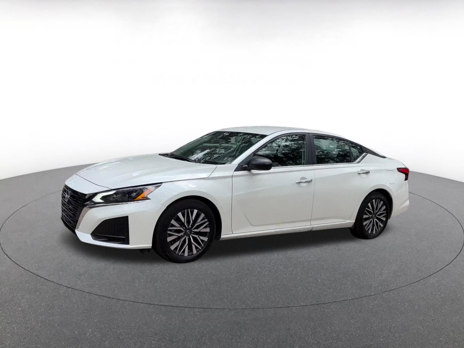 Thumbnail: 2025 Nissan Altima - 8