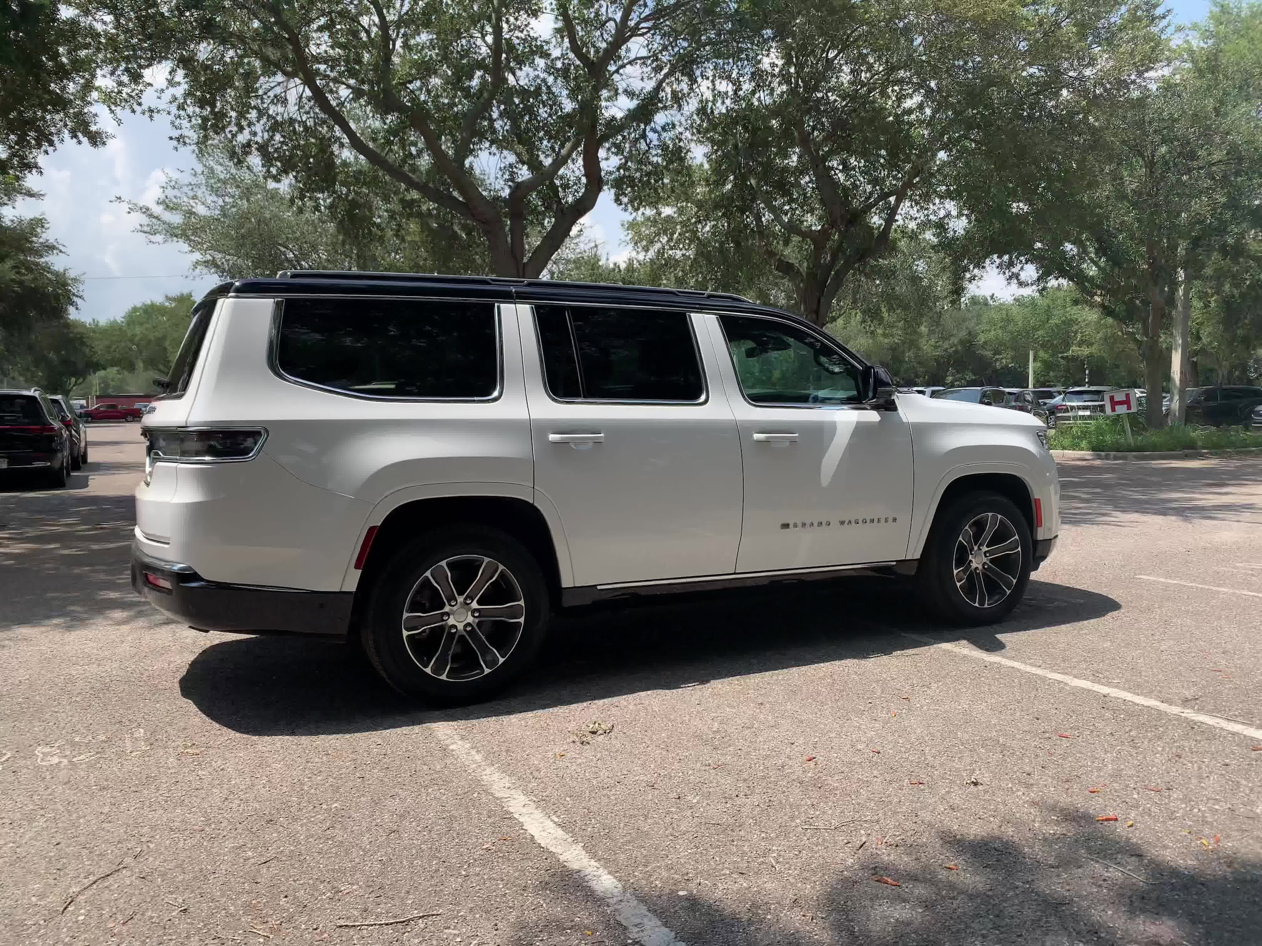 2023 Jeep Grand Wagoneer  15