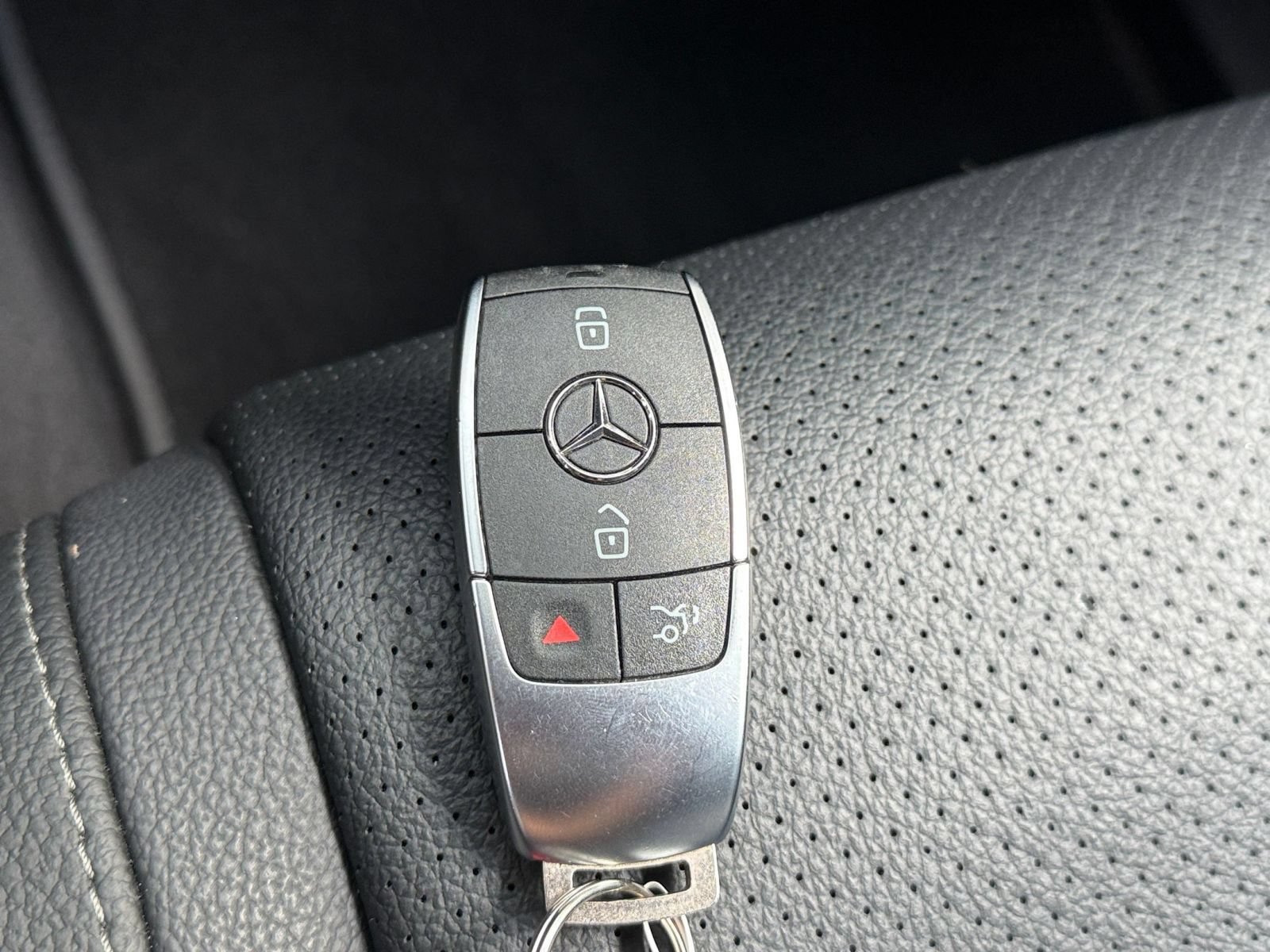 Thumbnail: 2026 Mercedes-Benz GLE - 21