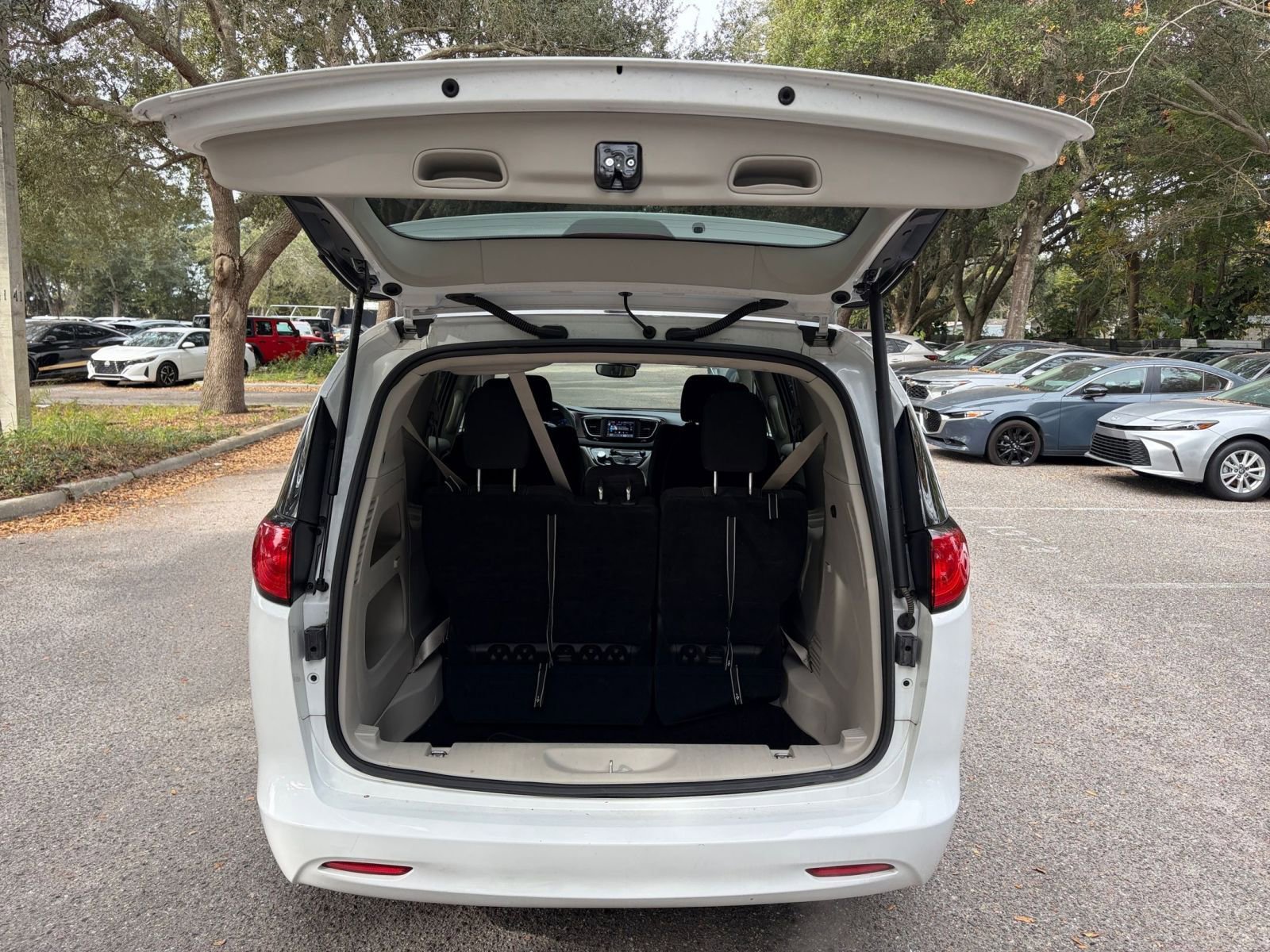 Thumbnail: 2023 Chrysler Voyager - 24