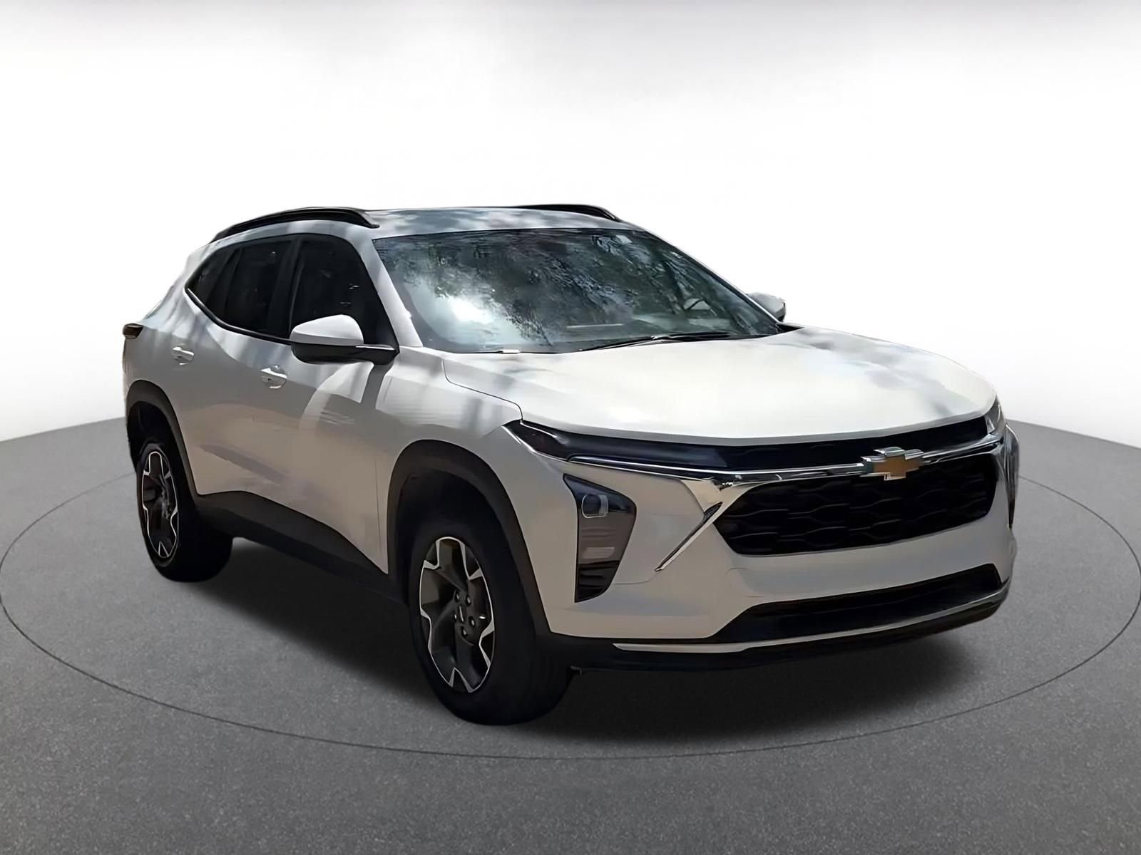 Thumbnail: 2025 Chevrolet Trax - 3