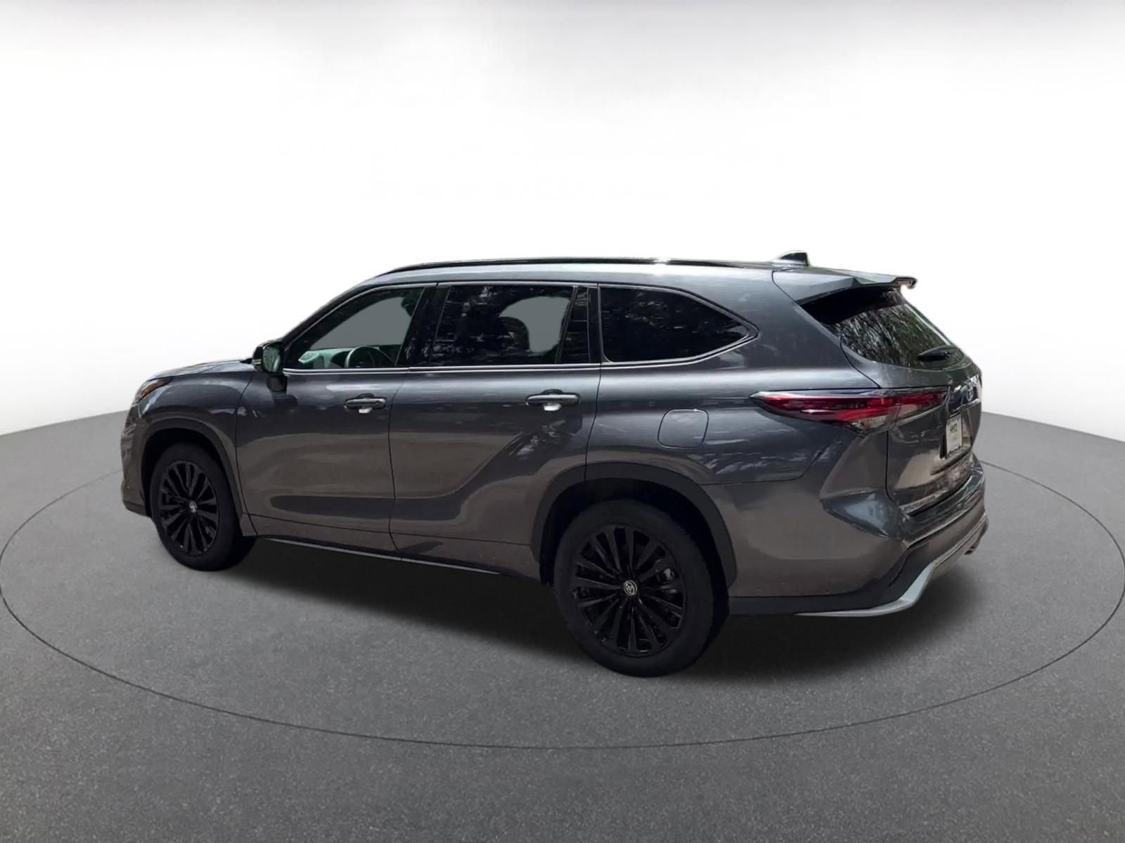 Thumbnail: 2025 Toyota Highlander - 10