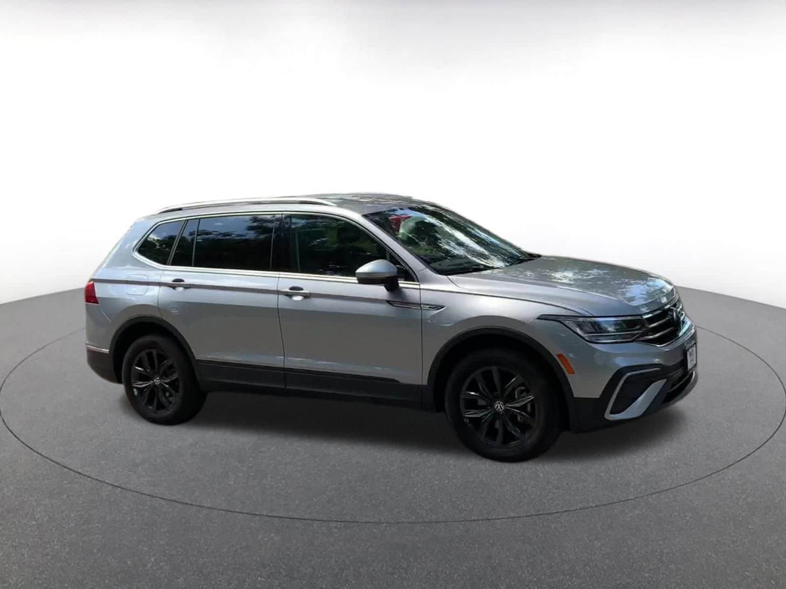 Thumbnail: 2024 Volkswagen Tiguan - 2