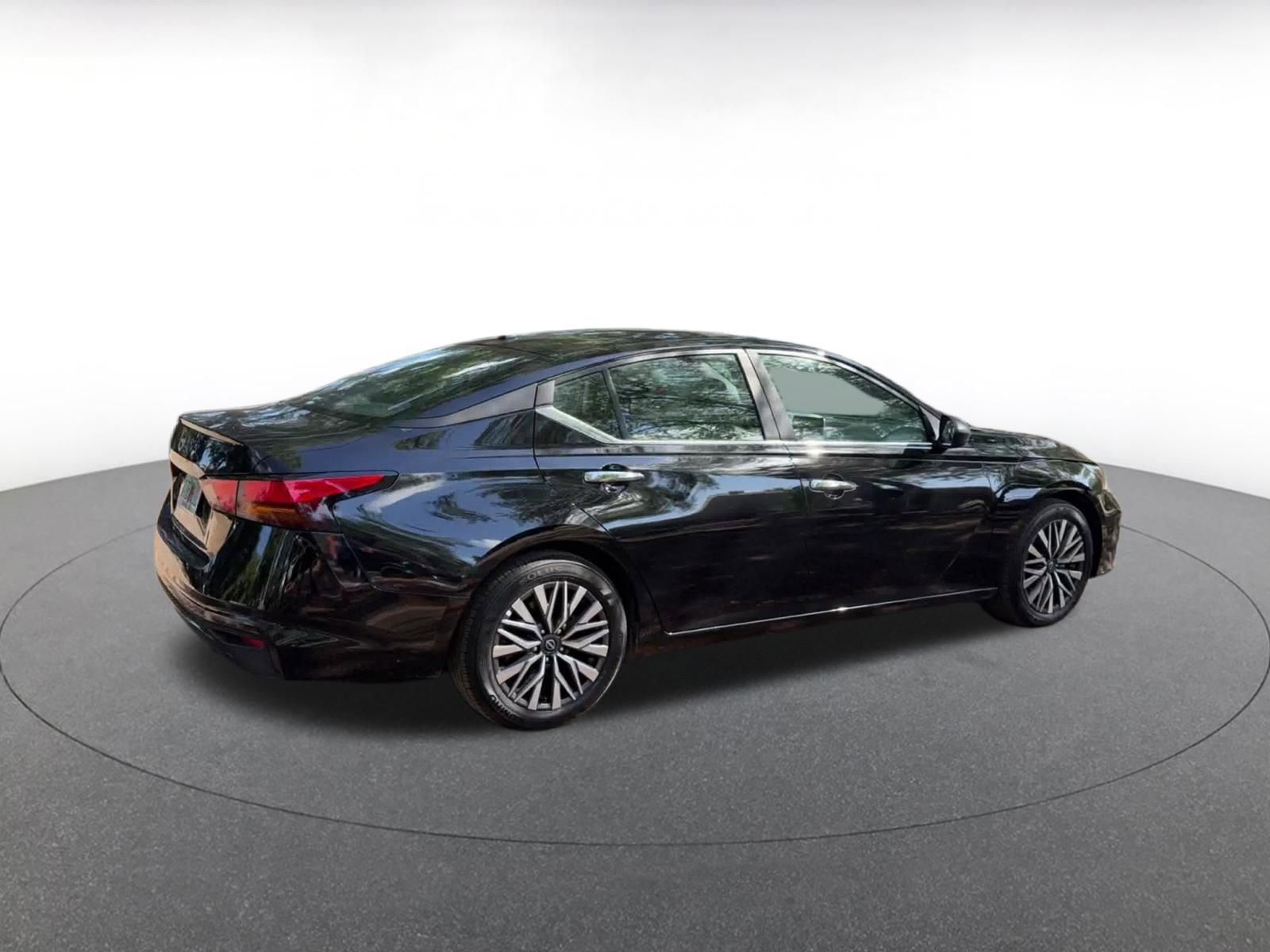 Thumbnail: 2025 Nissan Altima - 16