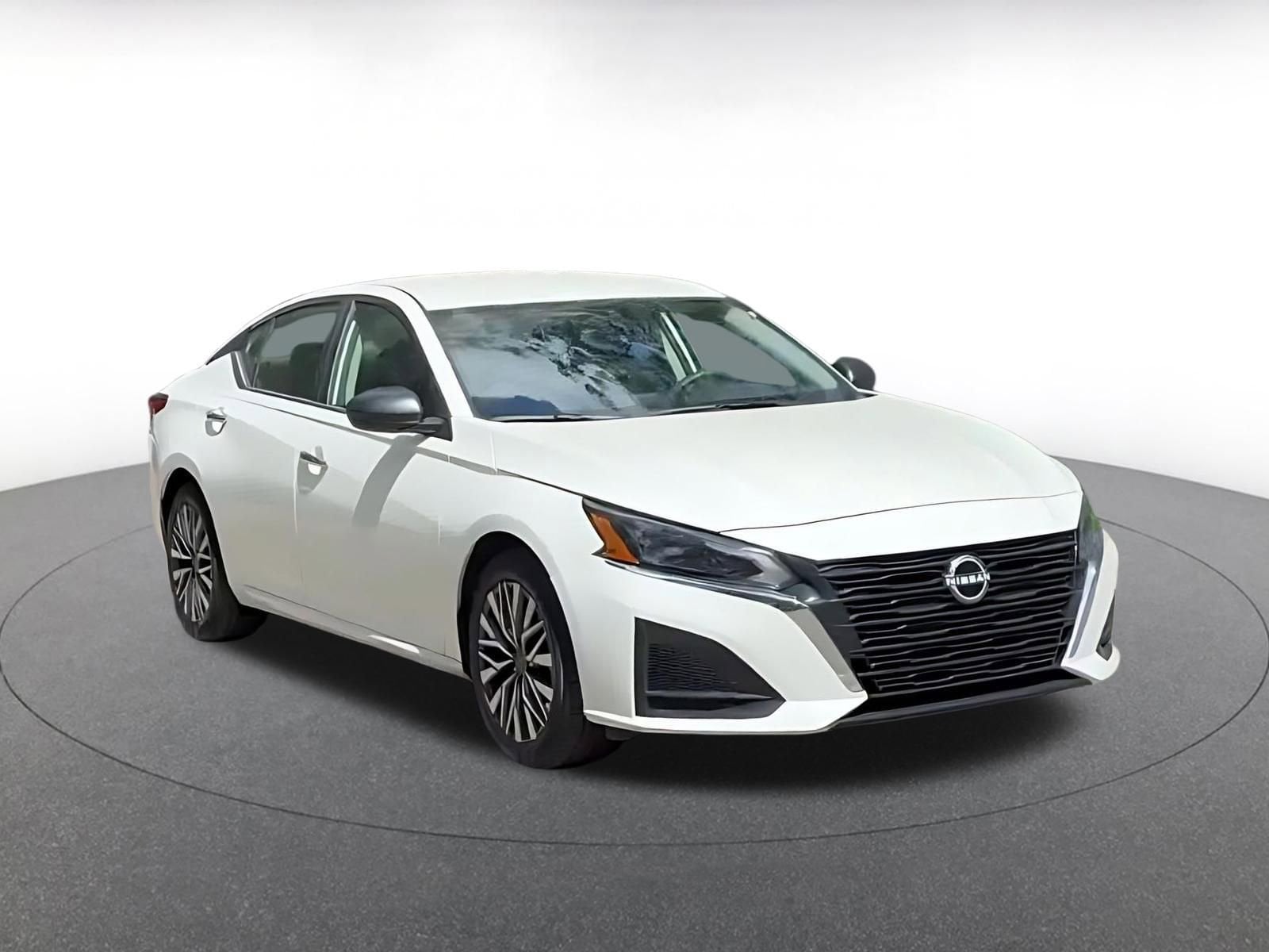 Thumbnail: 2025 Nissan Altima - 3