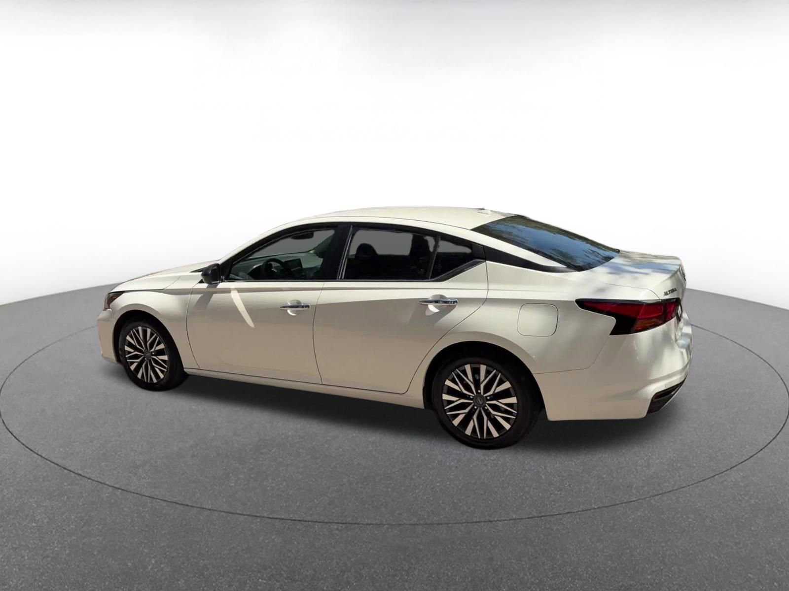 Thumbnail: 2025 Nissan Altima - 10
