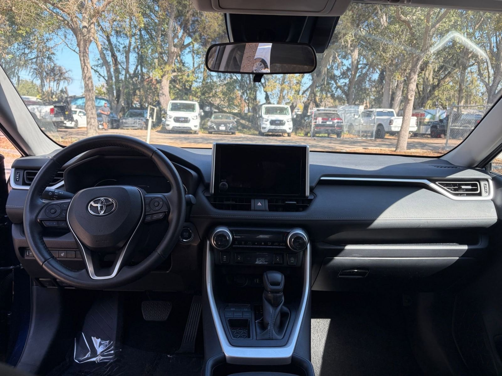 Thumbnail: 2025 Toyota RAV4 - 29