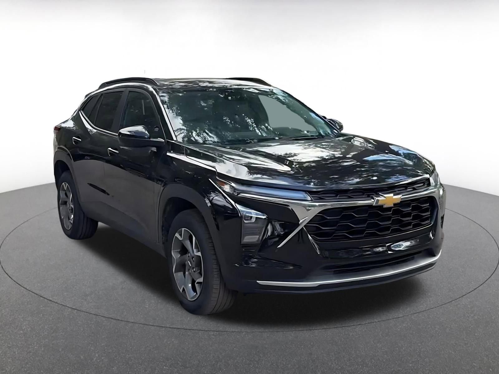 Thumbnail: 2025 Chevrolet Trax - 3