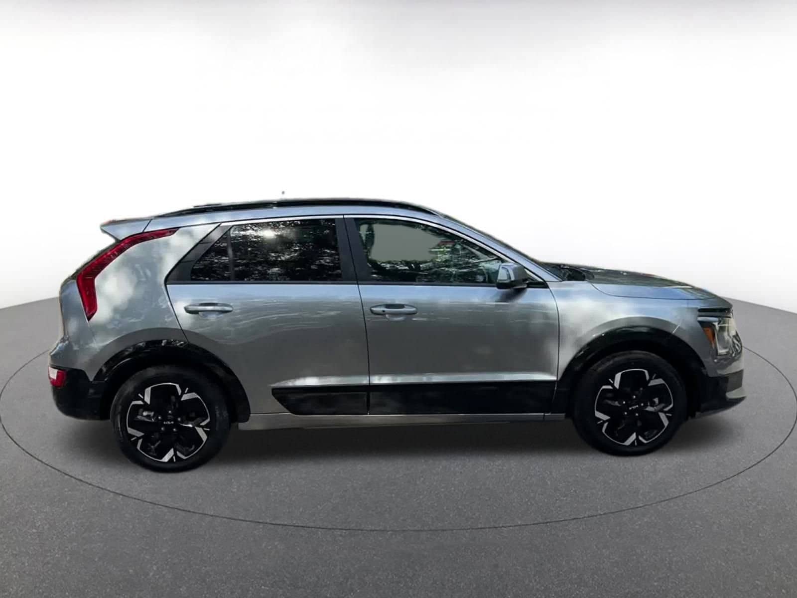 Thumbnail: 2023 Kia Niro - 16