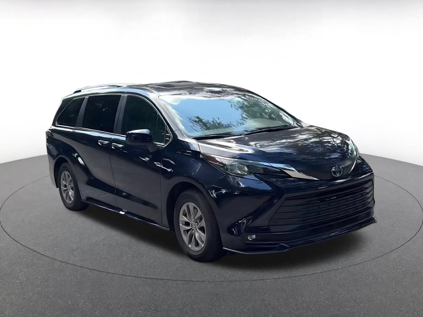 Thumbnail: 2025 Toyota Sienna - 3