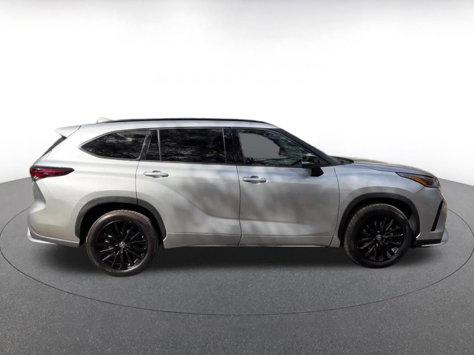 Thumbnail: 2024 Toyota Highlander - 16