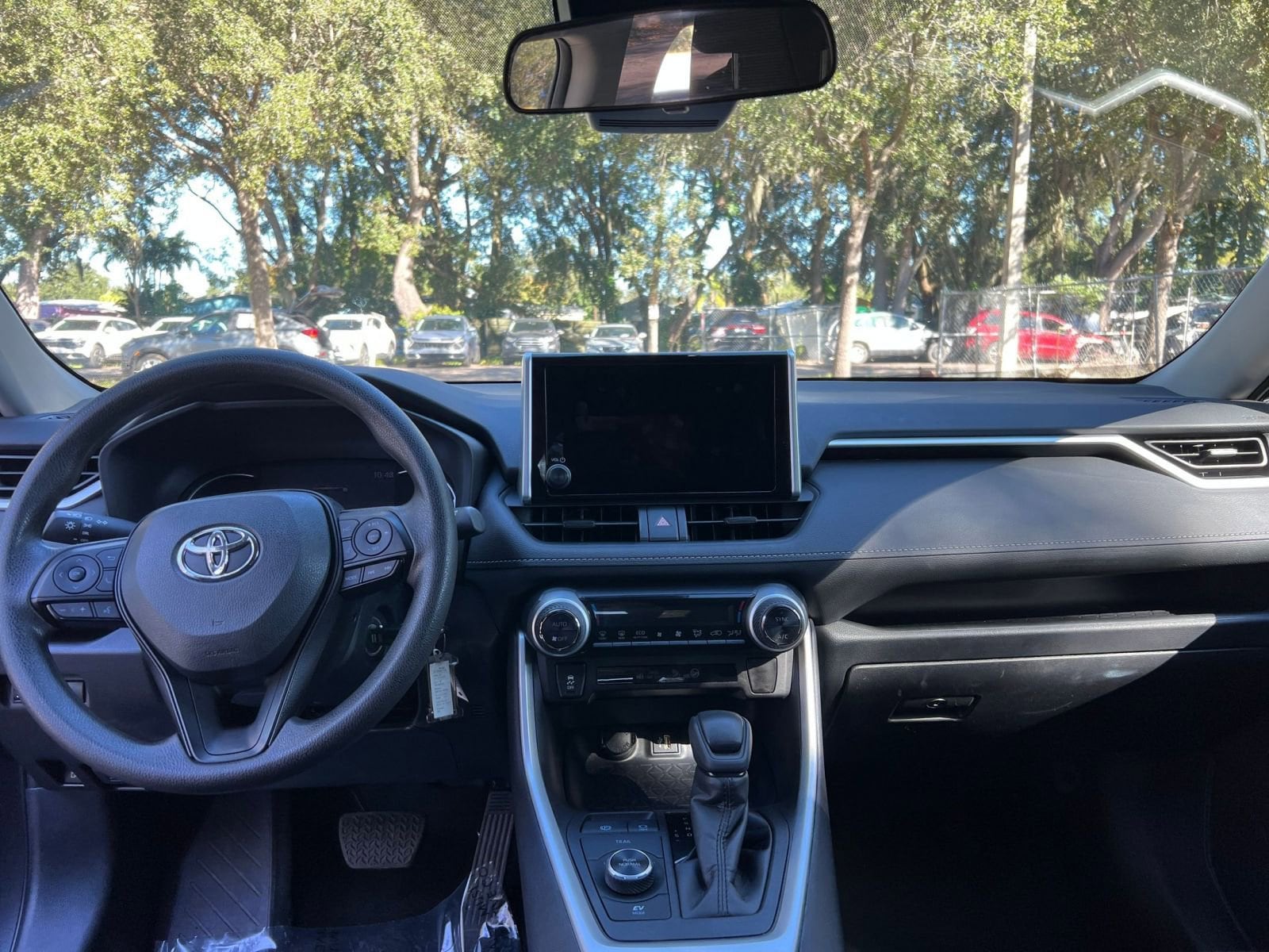 Thumbnail: 2025 Toyota RAV4 - 27