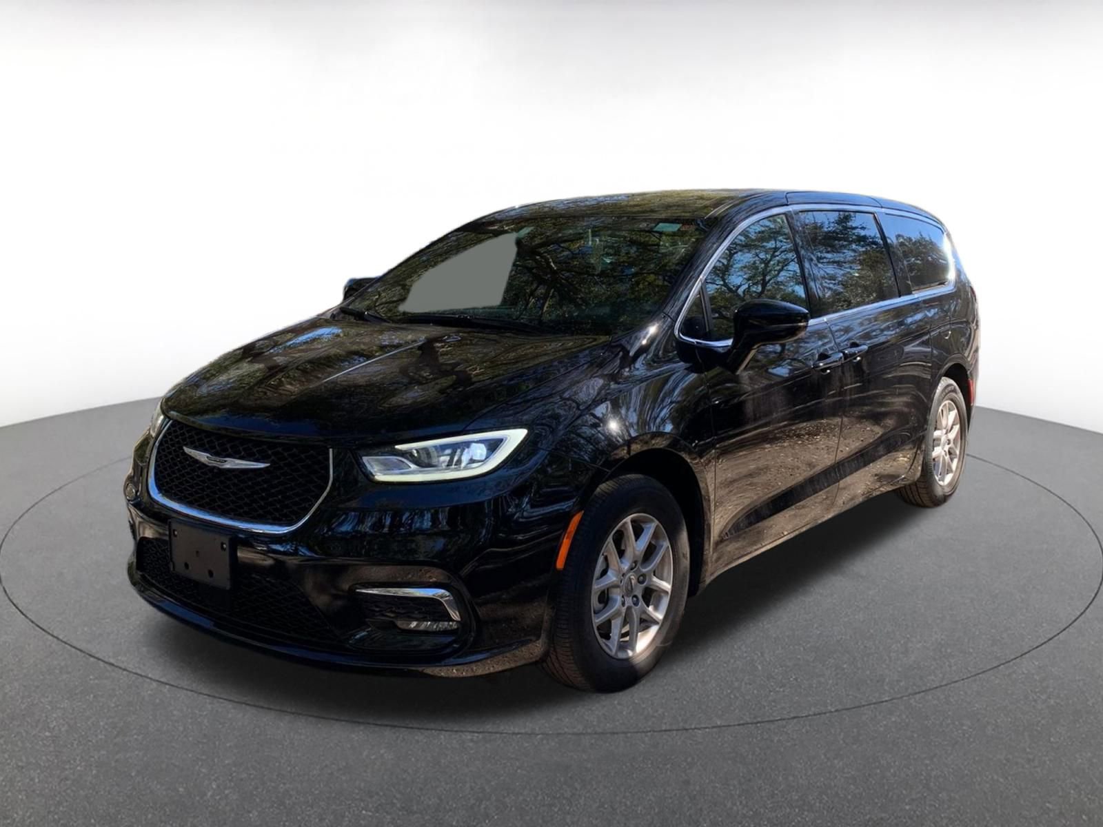 Thumbnail: 2025 Chrysler Pacifica - 3