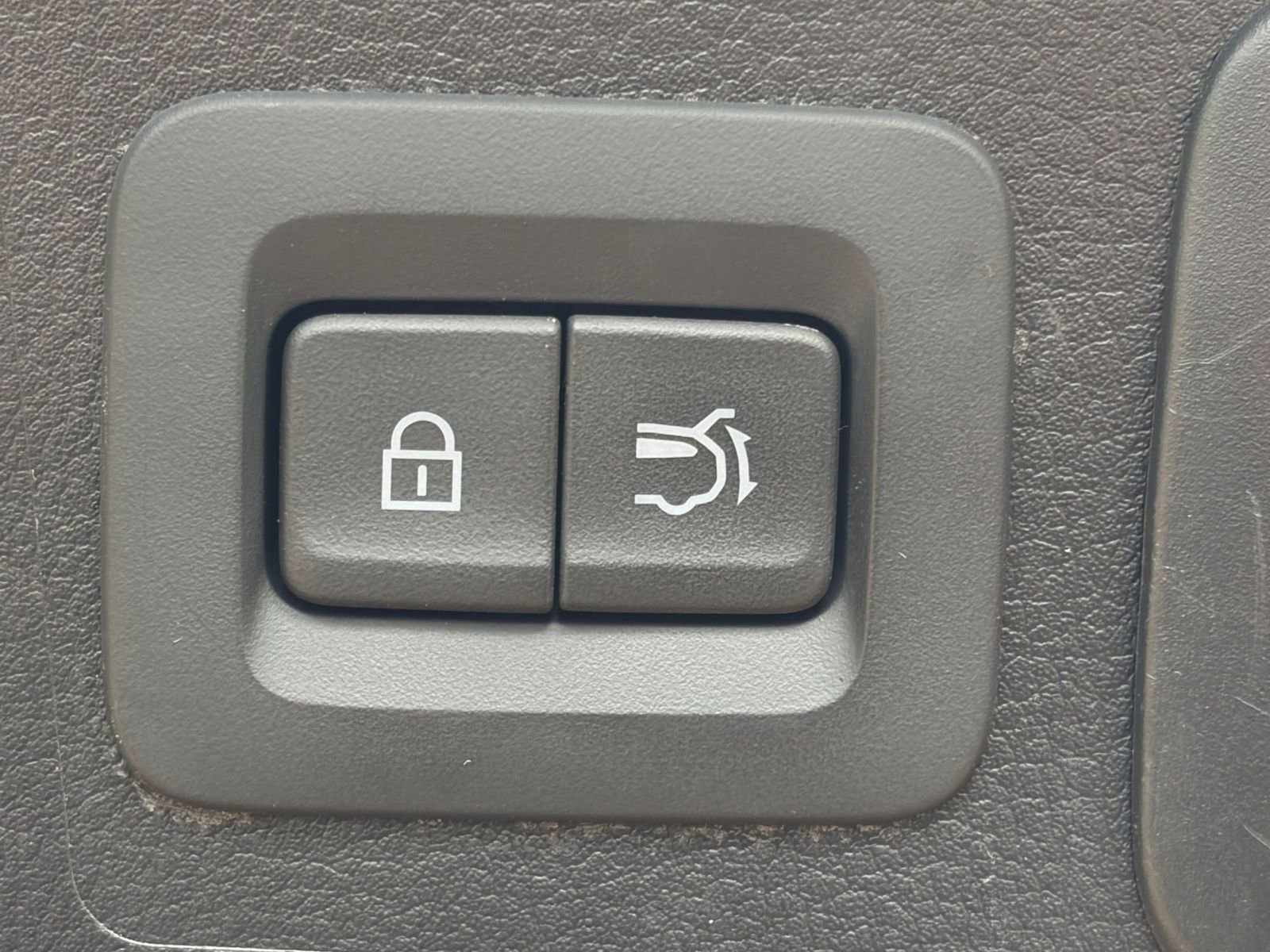 Thumbnail: 2025 Mazda CX-50 - 21