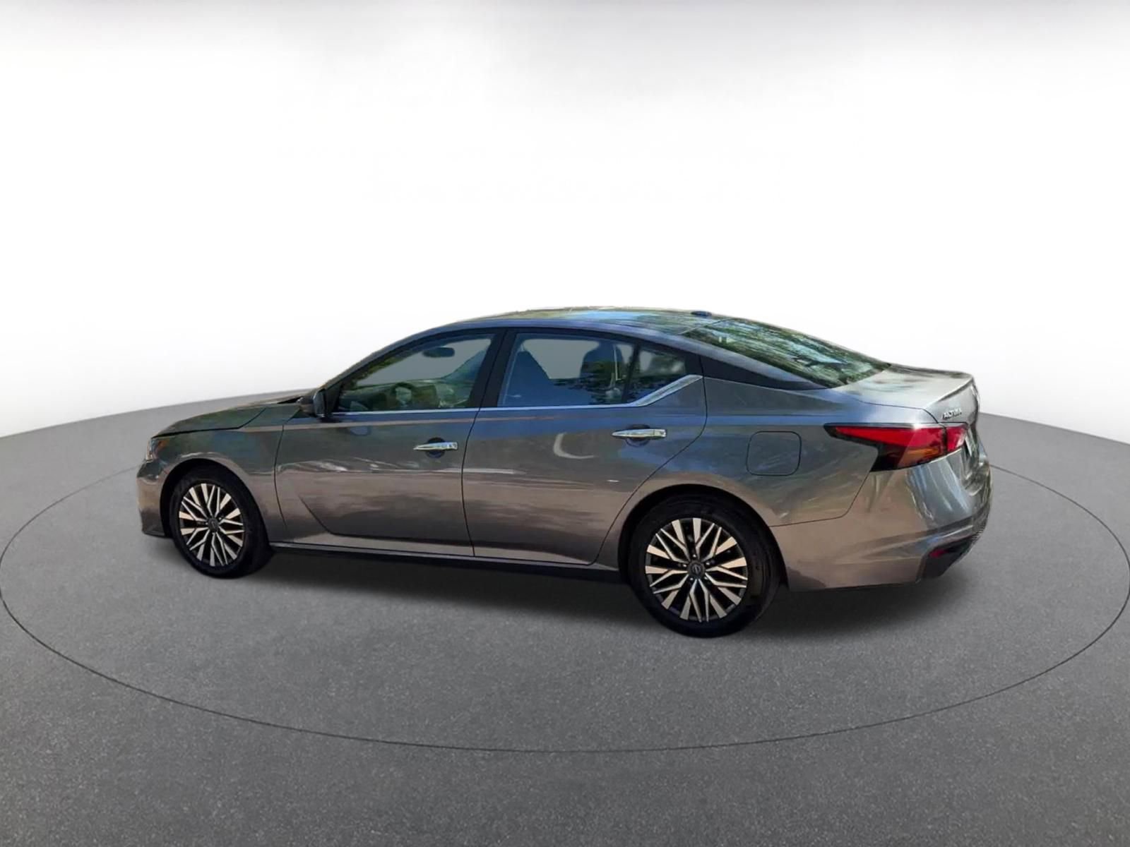 Thumbnail: 2025 Nissan Altima - 10