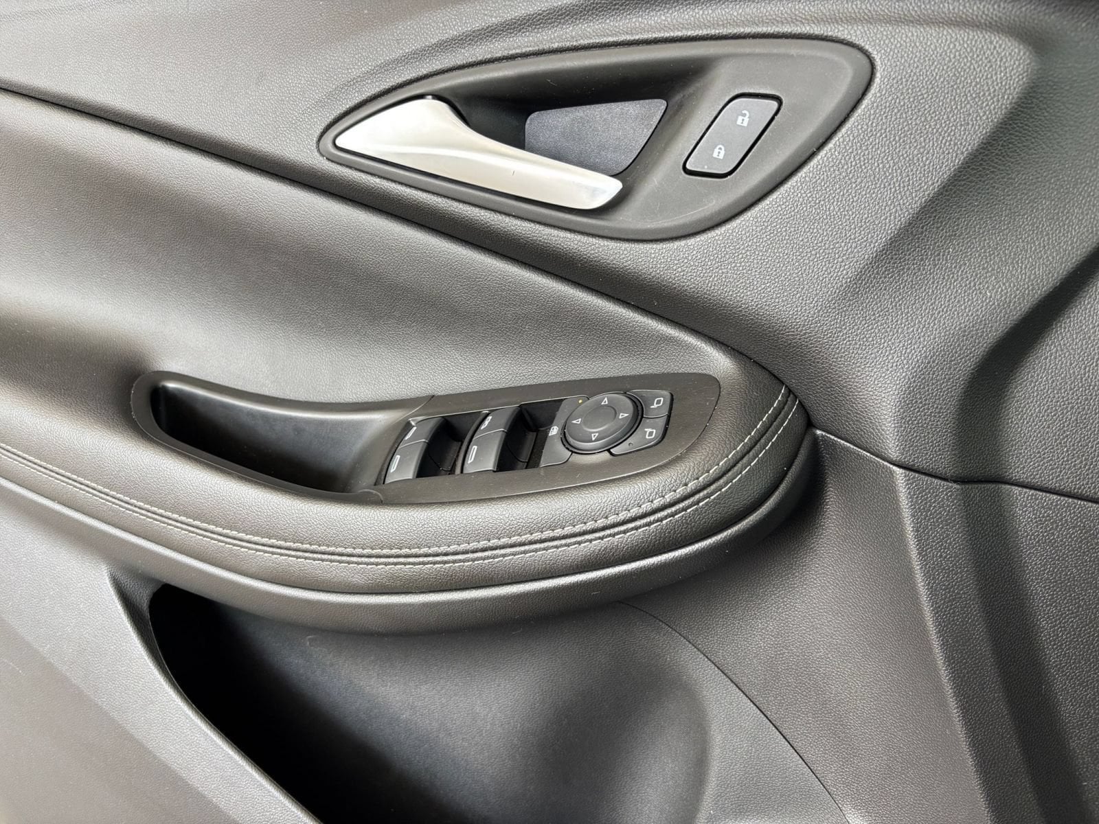 Thumbnail: 2025 Buick Encore GX - 18