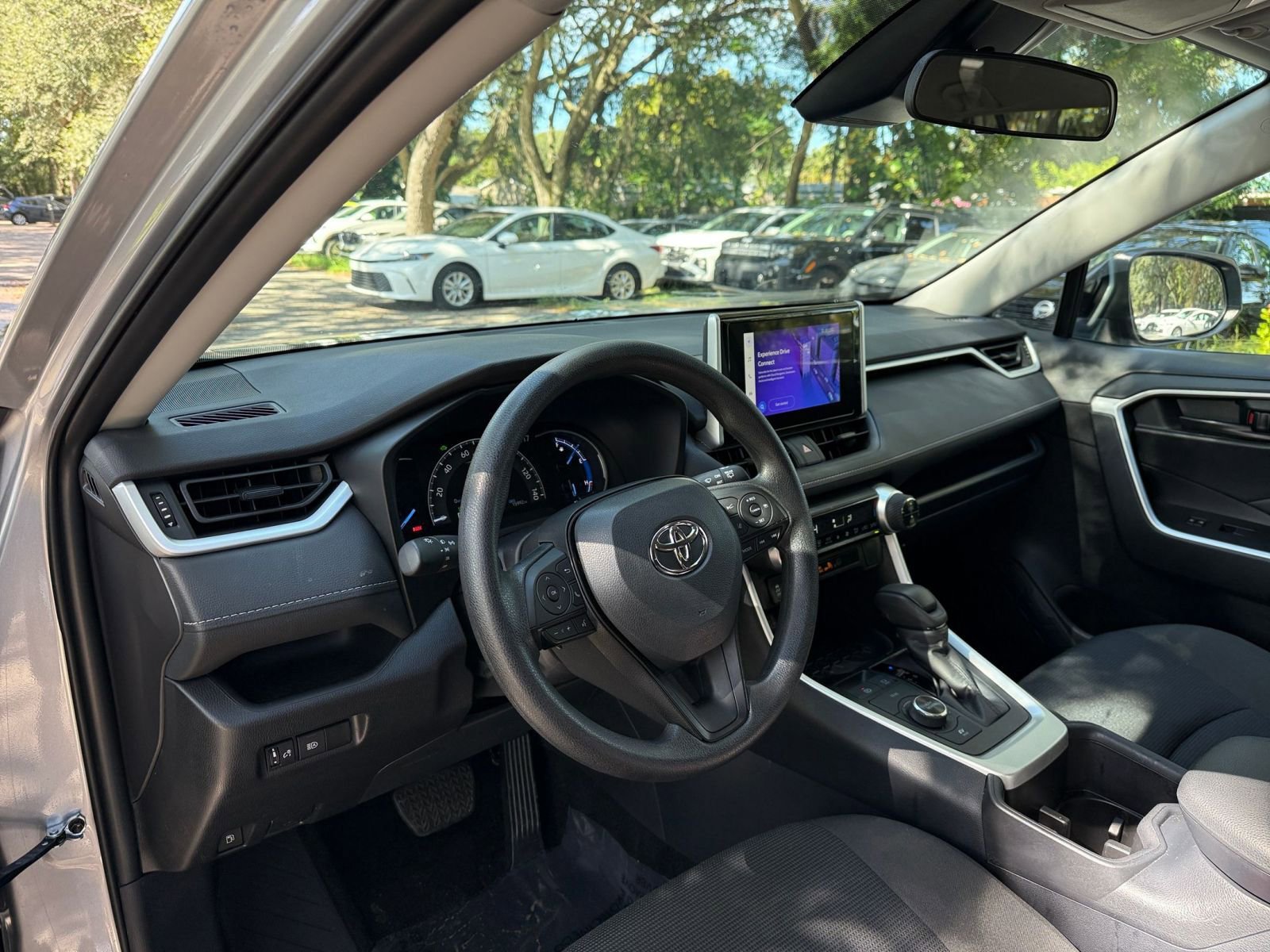 Thumbnail: 2025 Toyota RAV4 - 28