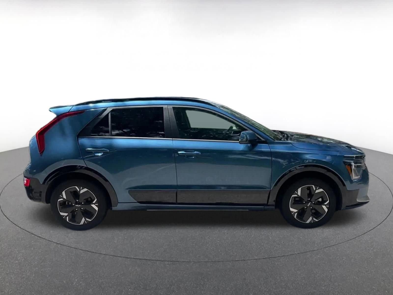 Thumbnail: 2023 Kia Niro - 16