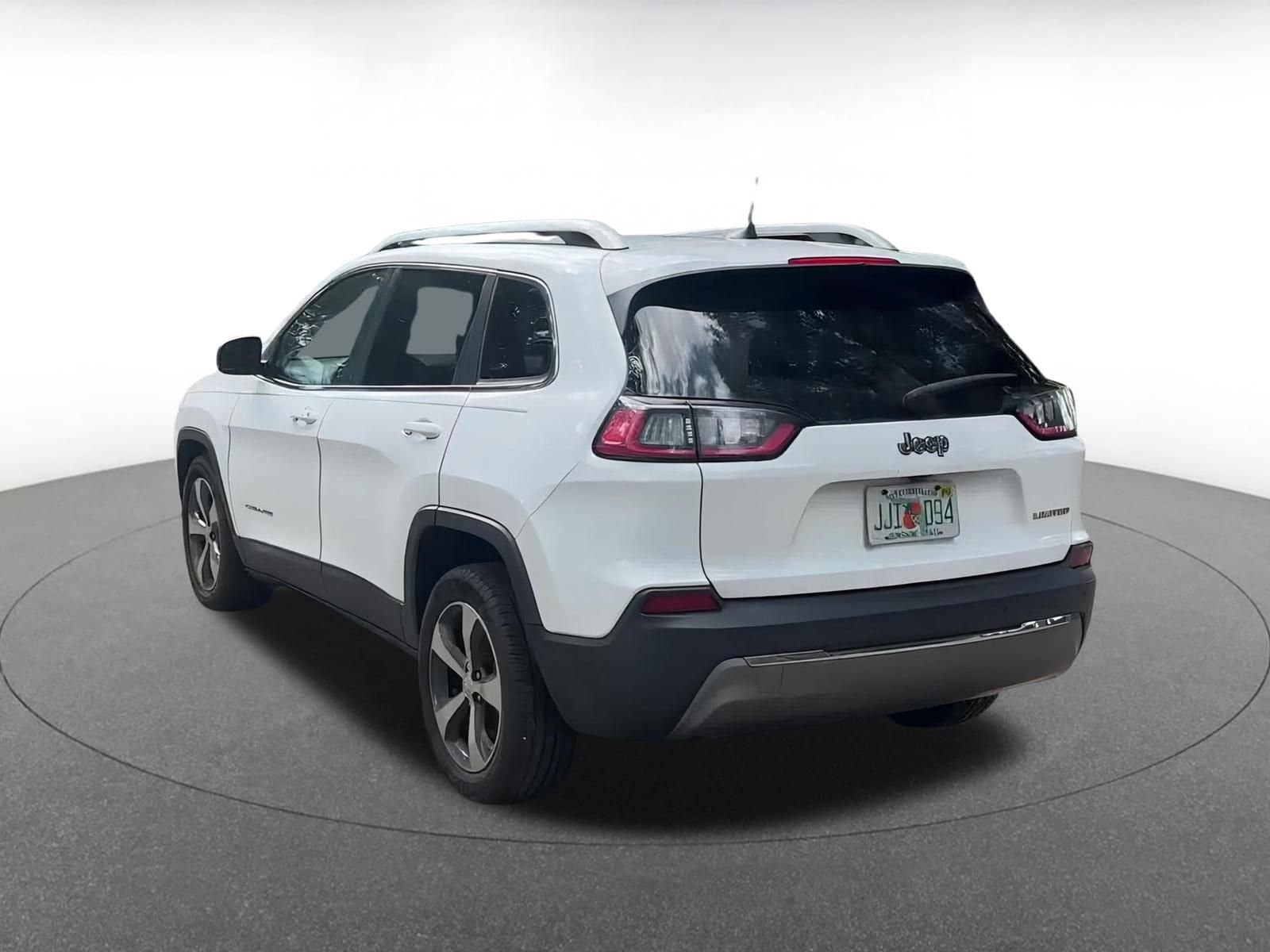 Thumbnail: 2019 Jeep Cherokee - 15