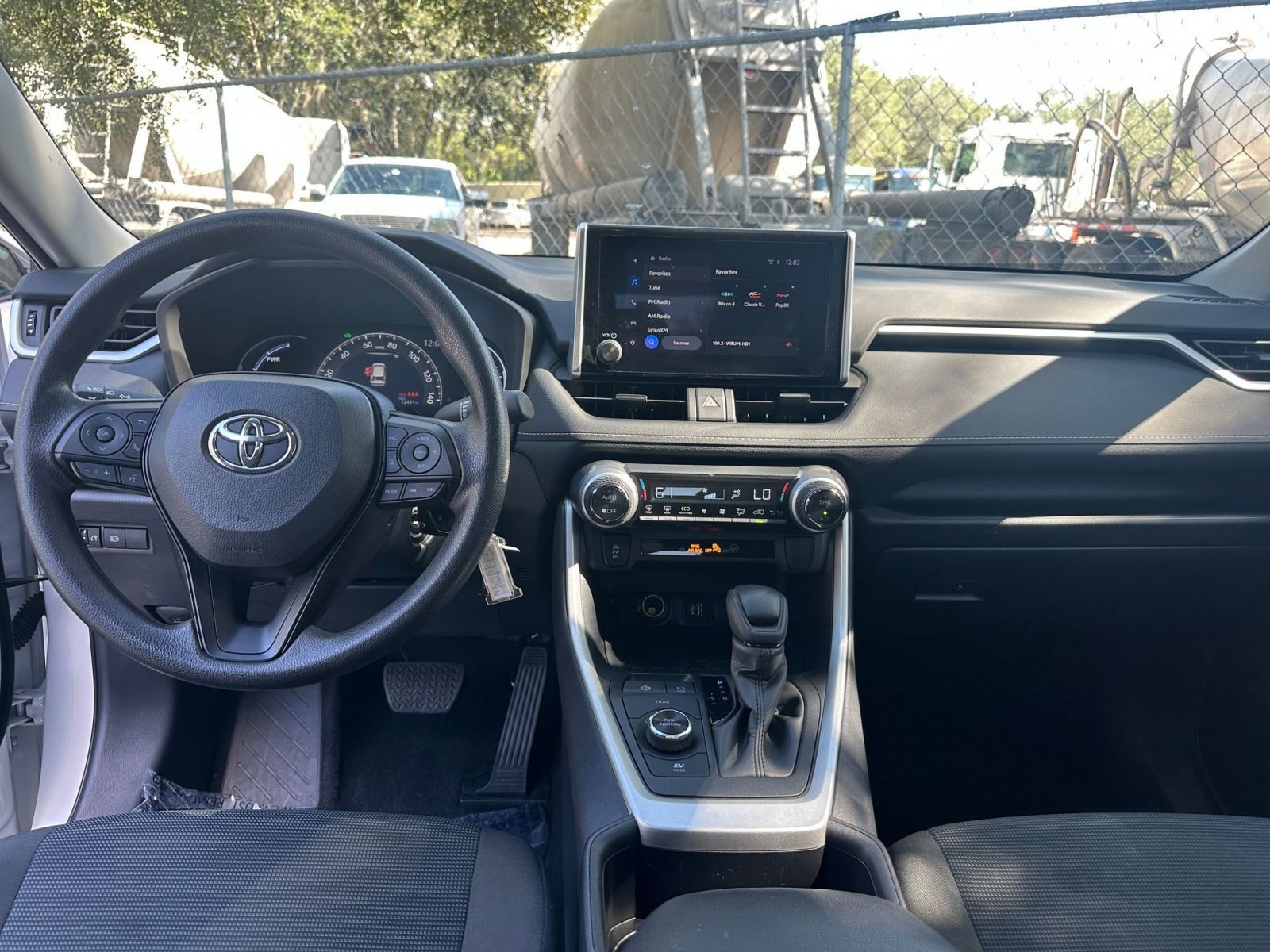 Thumbnail: 2025 Toyota RAV4 - 27