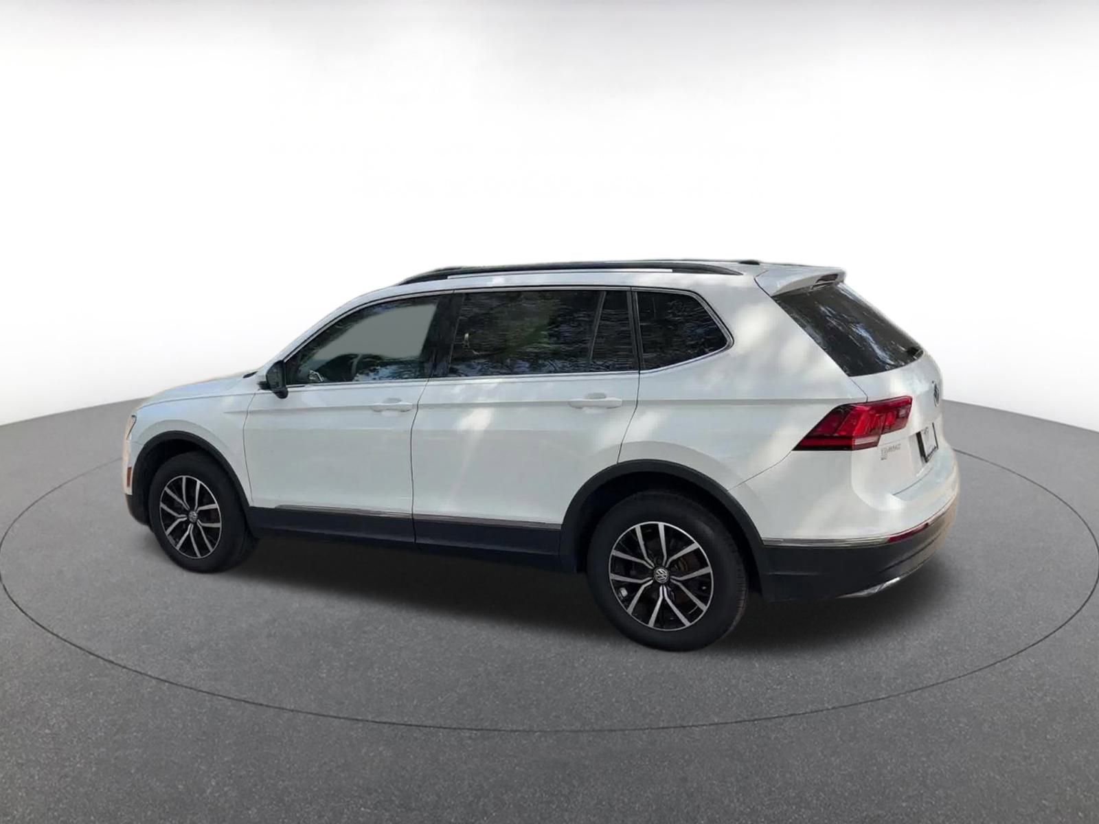 Thumbnail: 2021 Volkswagen Tiguan - 10