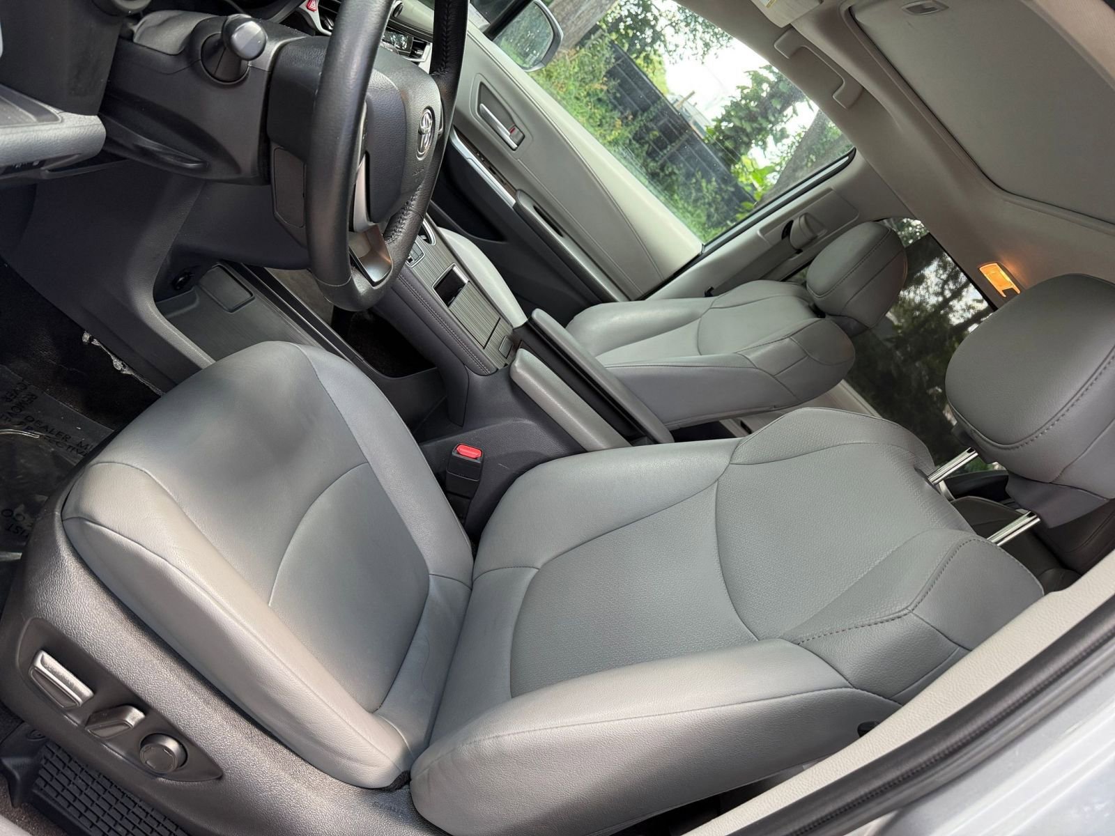 Thumbnail: 2023 Toyota Sienna - 21