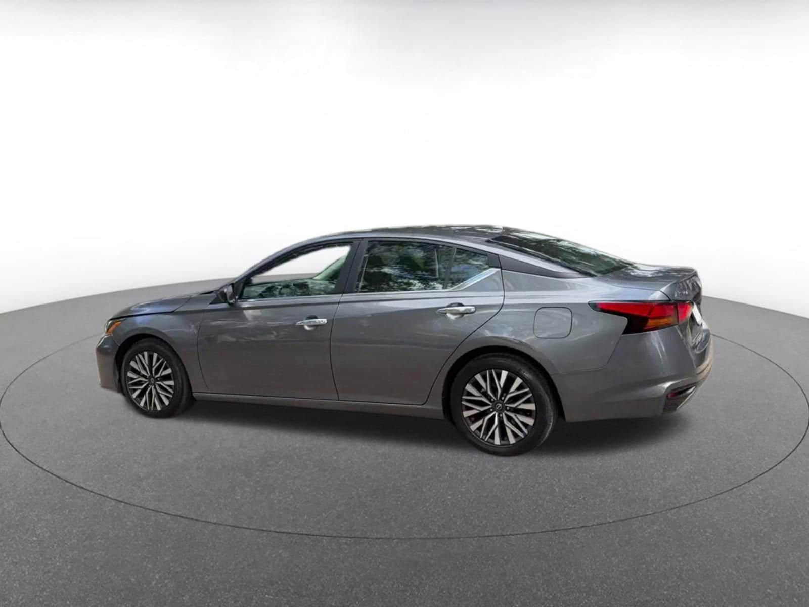 Thumbnail: 2024 Nissan Altima - 10