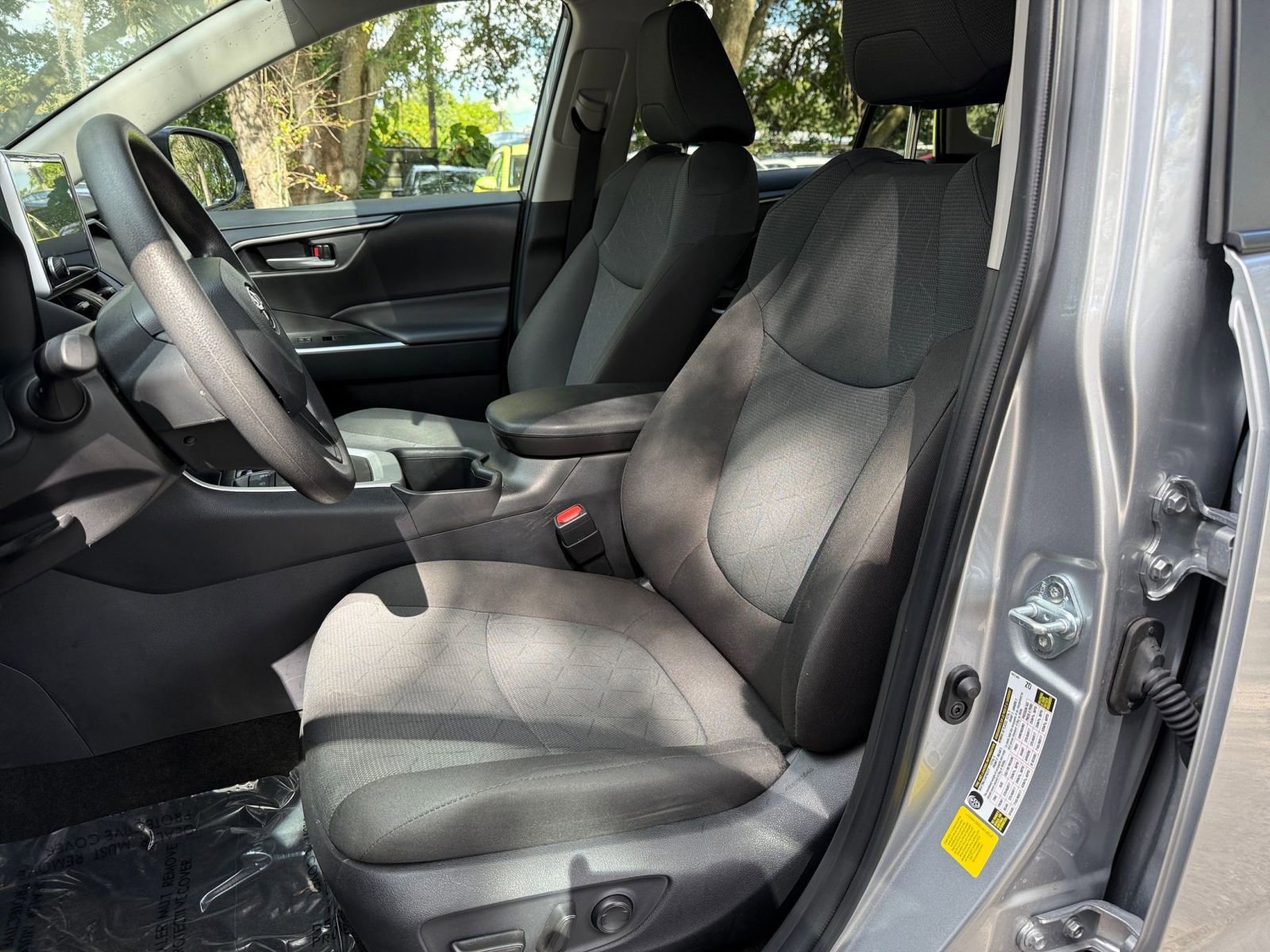 Thumbnail: 2025 Toyota RAV4 - 30