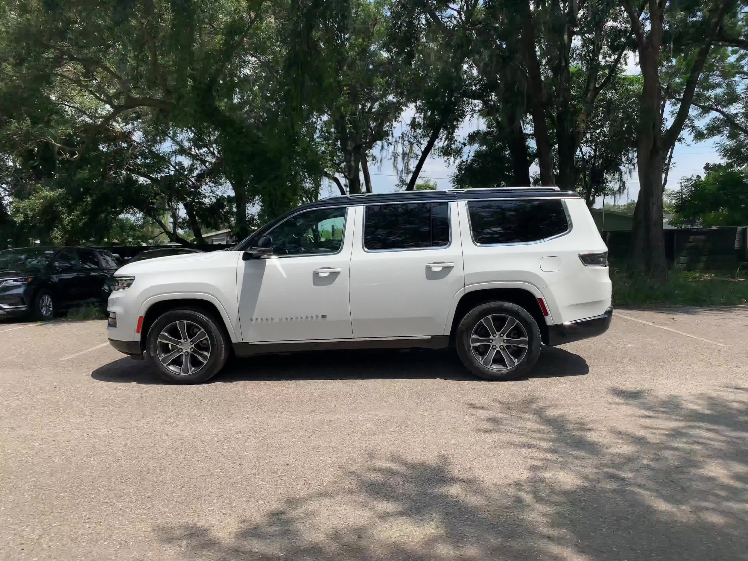 2023 Jeep Grand Wagoneer  8