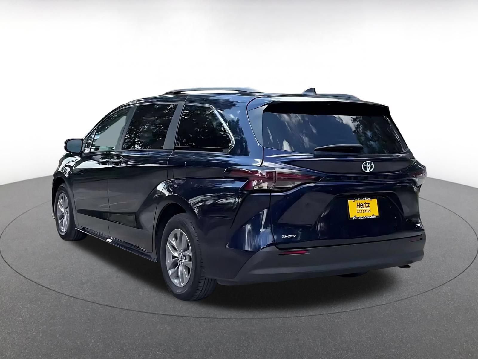 Thumbnail: 2025 Toyota Sienna - 10