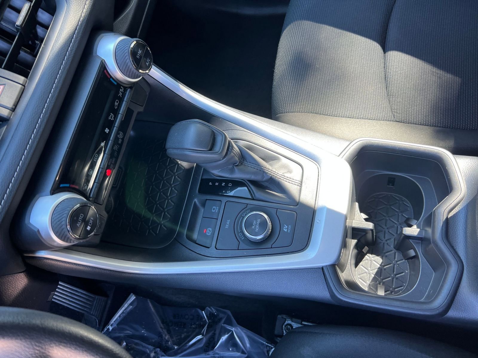 Thumbnail: 2025 Toyota RAV4 - 35