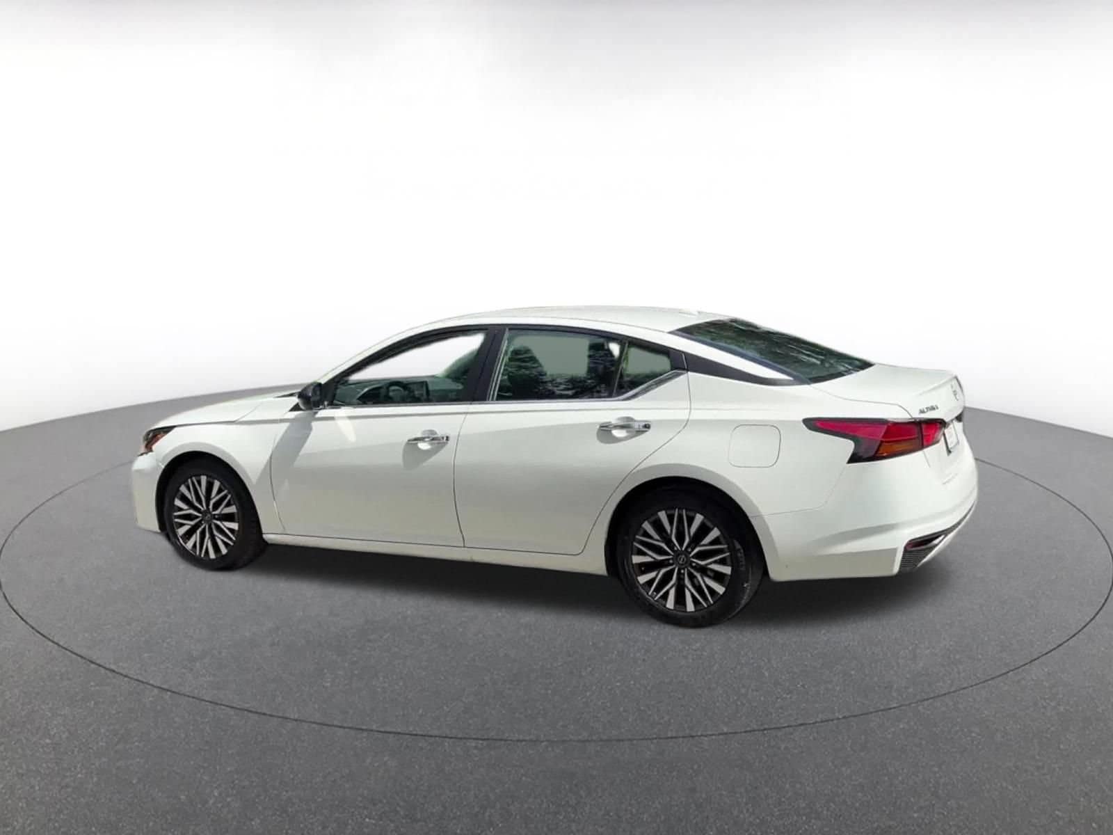 Thumbnail: 2025 Nissan Altima - 10