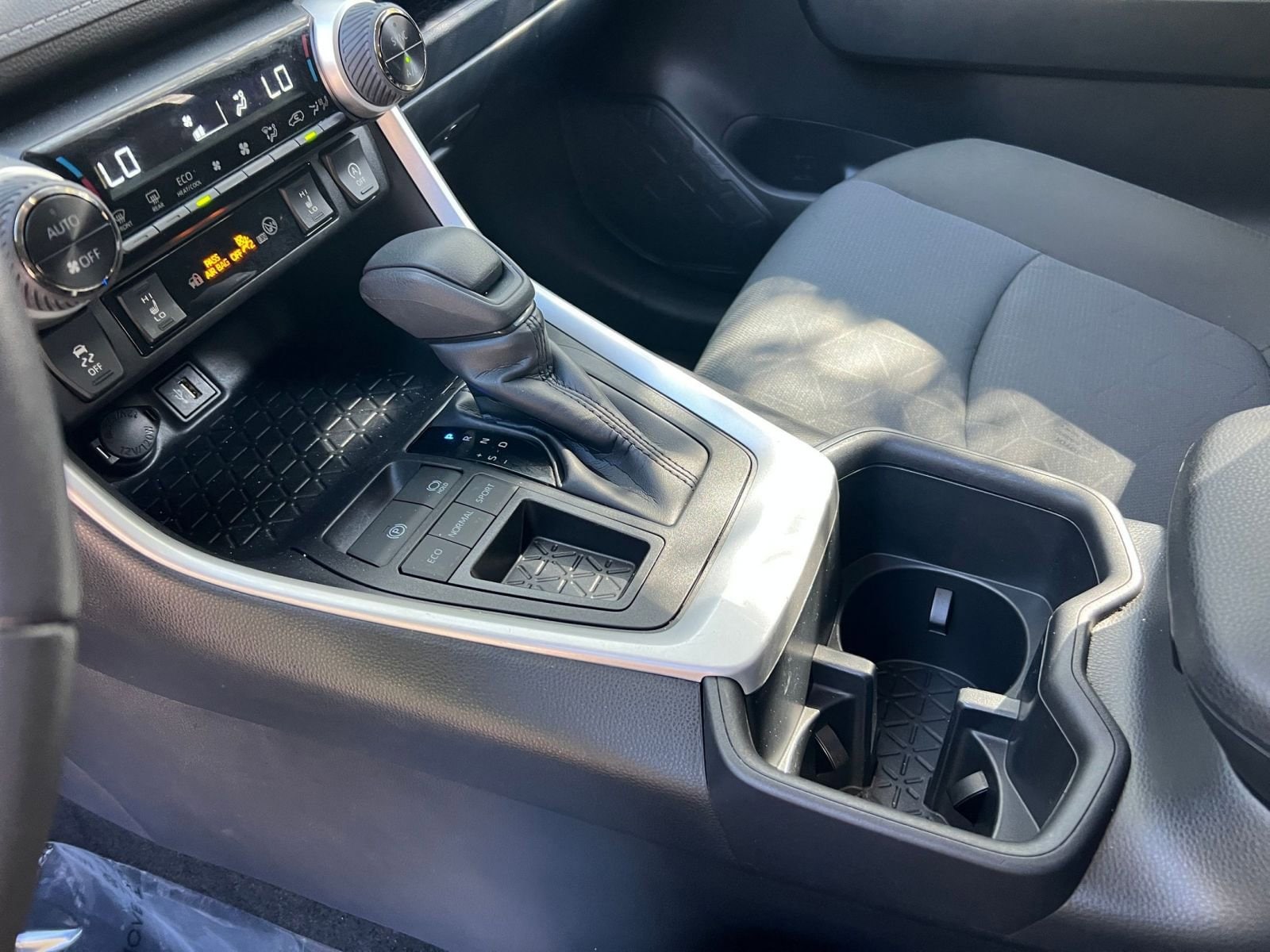 Thumbnail: 2025 Toyota RAV4 - 35