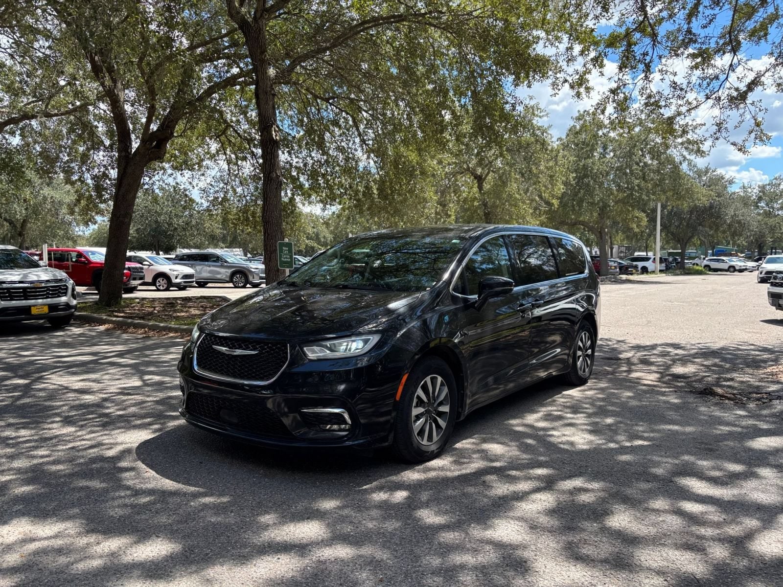 Thumbnail: 2022 Chrysler Pacifica - 3
