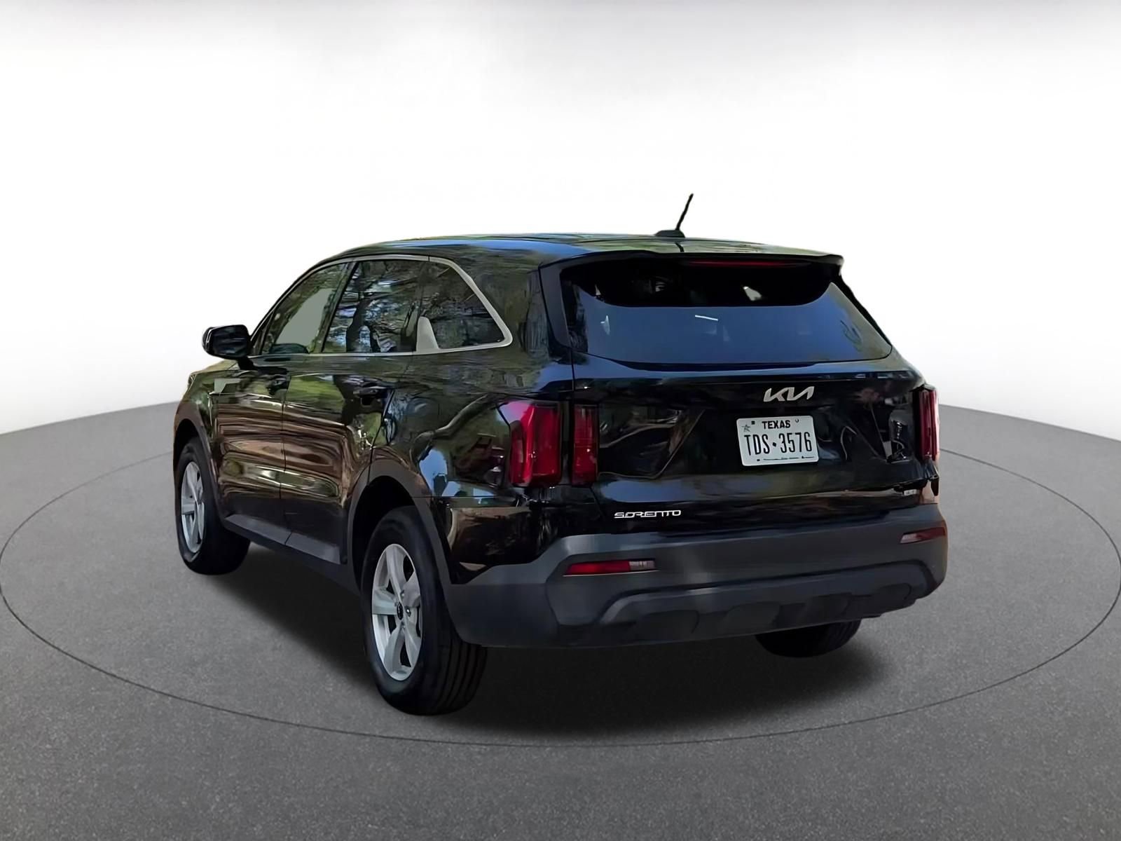 Thumbnail: 2023 Kia Sorento - 11