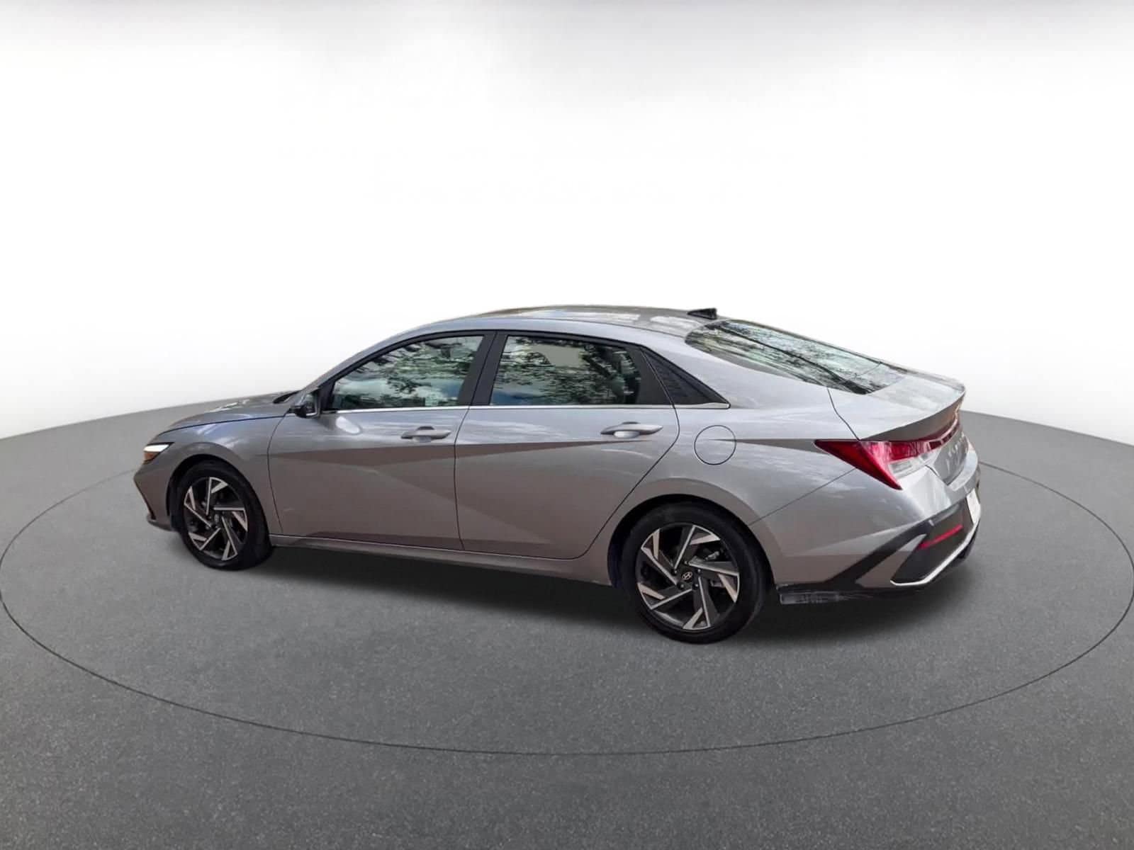 Thumbnail: 2025 Hyundai Elantra - 10