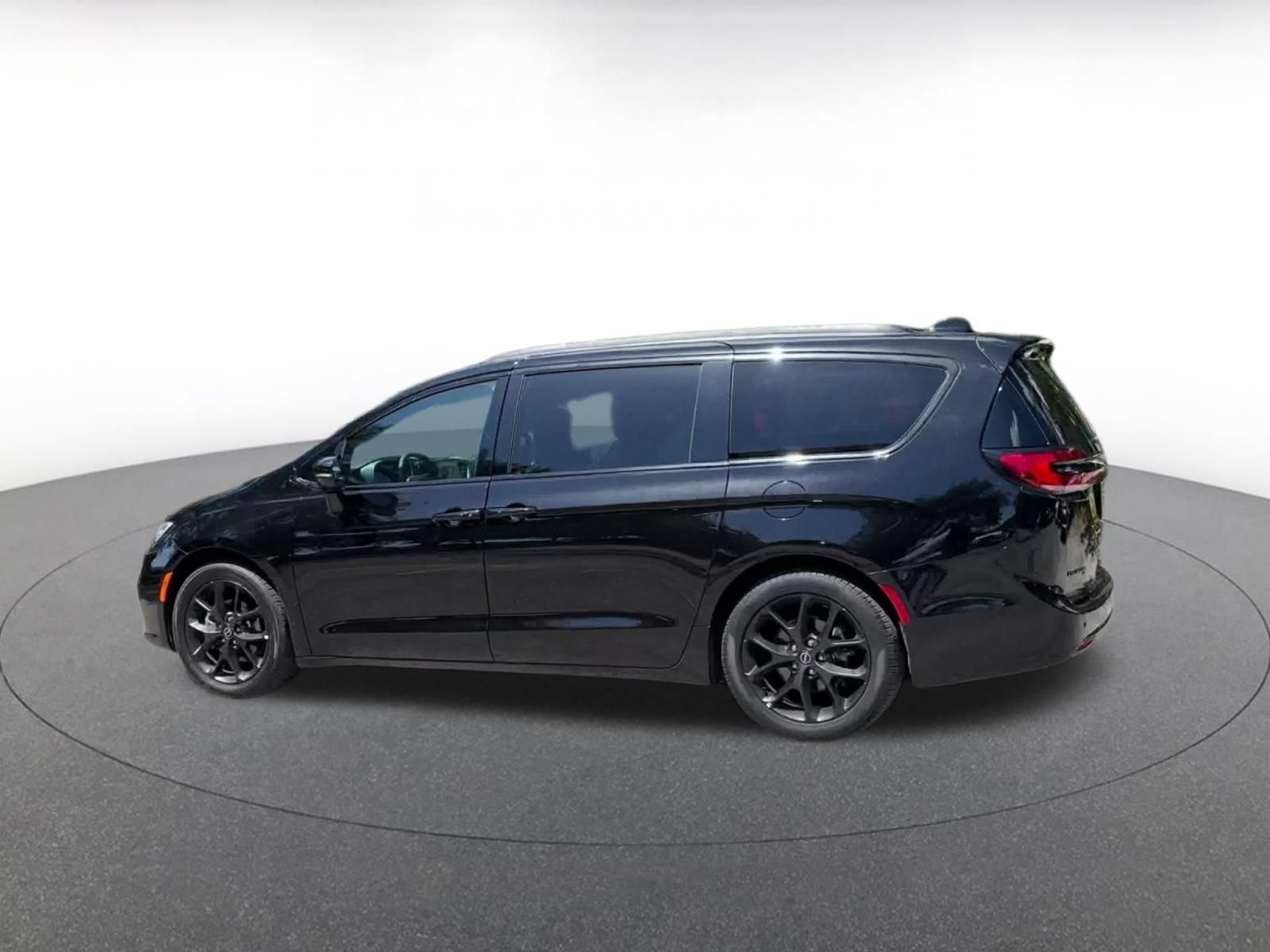 Thumbnail: 2025 Chrysler Pacifica - 9