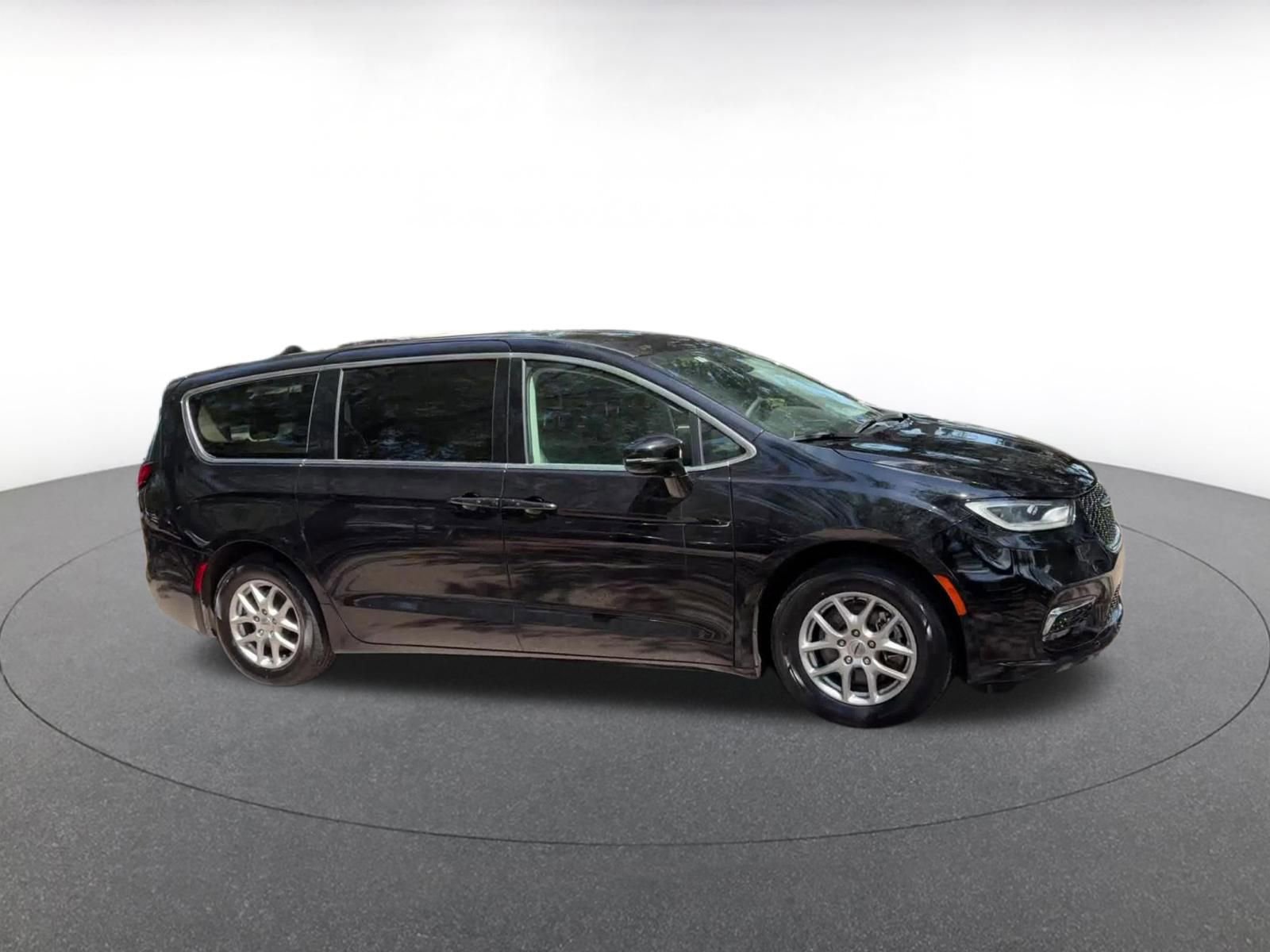 Thumbnail: 2024 Chrysler Pacifica - 2